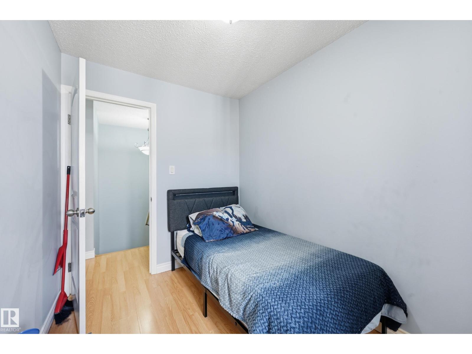 #9 8020 141 AV NW - 11
