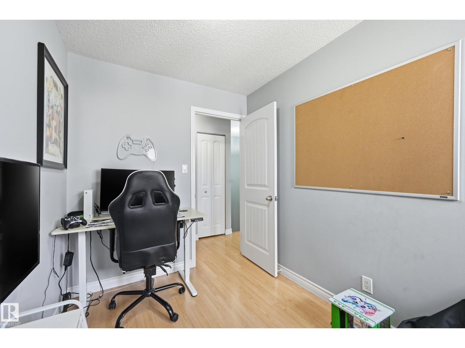 #9 8020 141 AV NW - 13