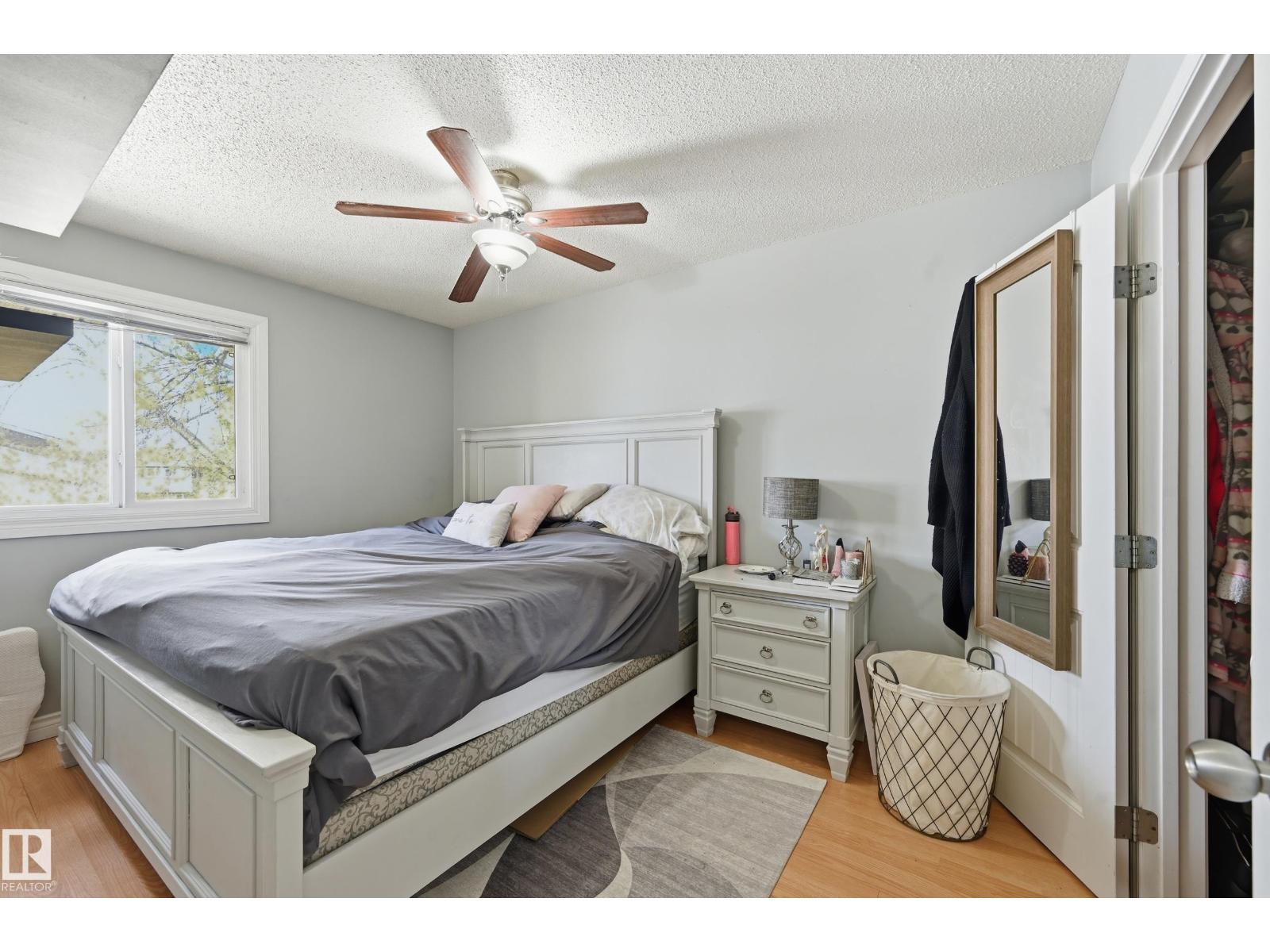 #9 8020 141 AV NW - 9