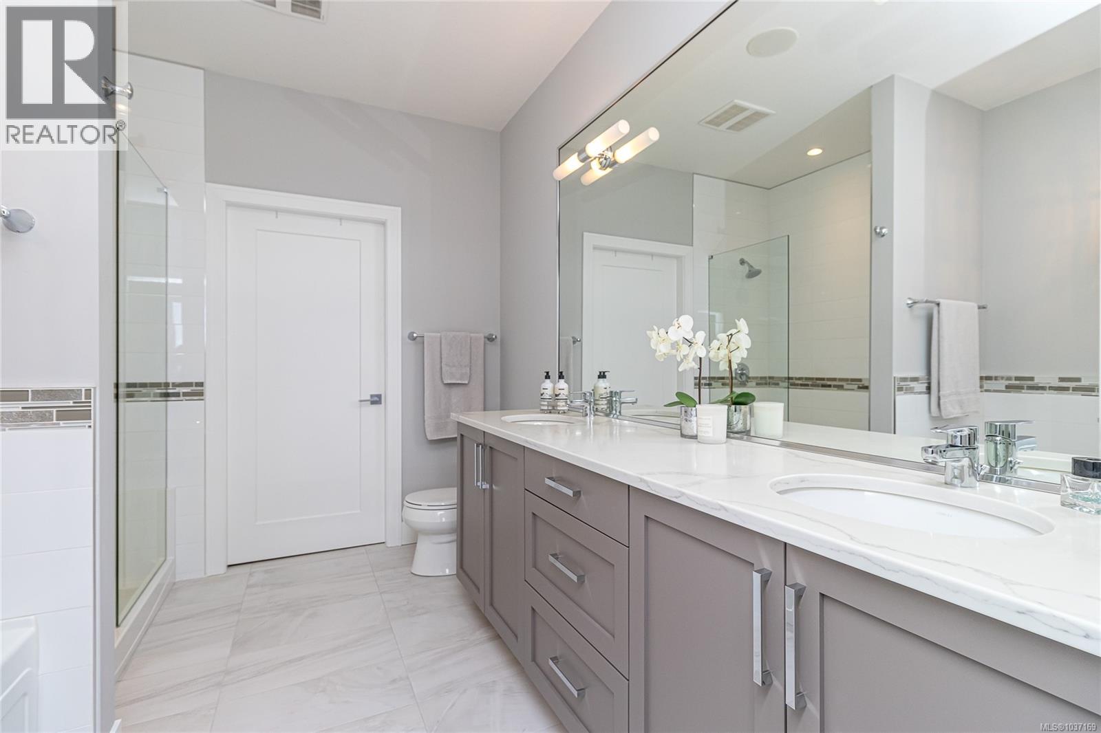 #16 626 Farrell Rd - 36