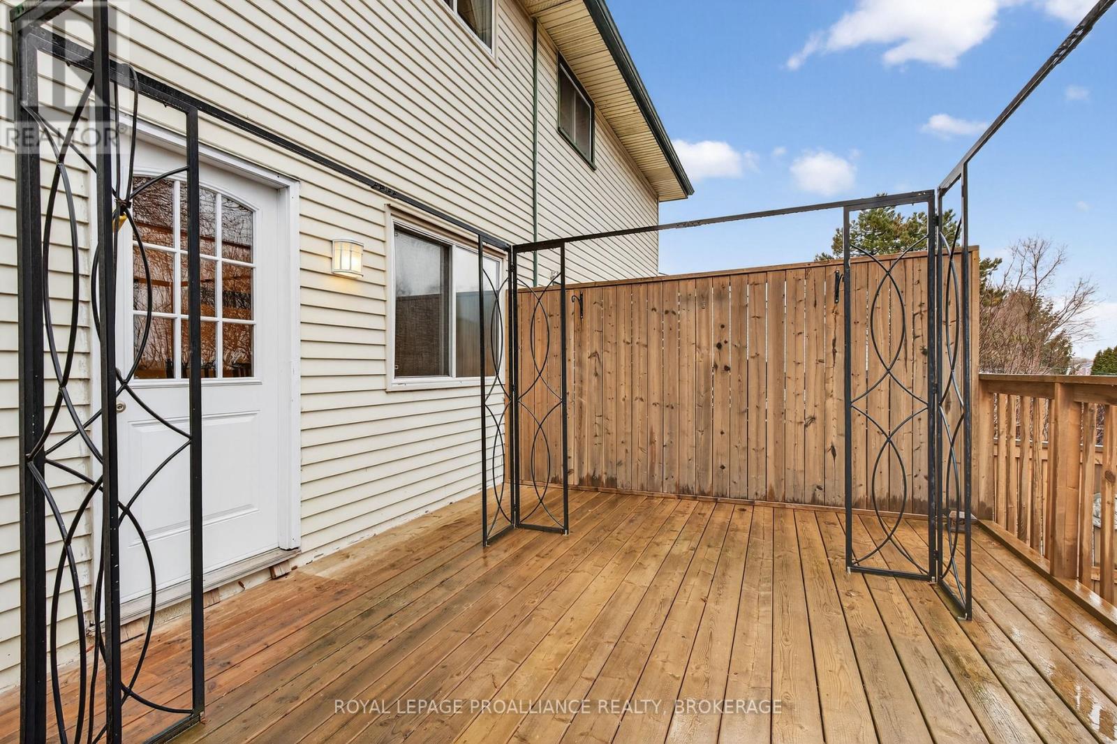 759 SOMERSET CRESCENT - 26