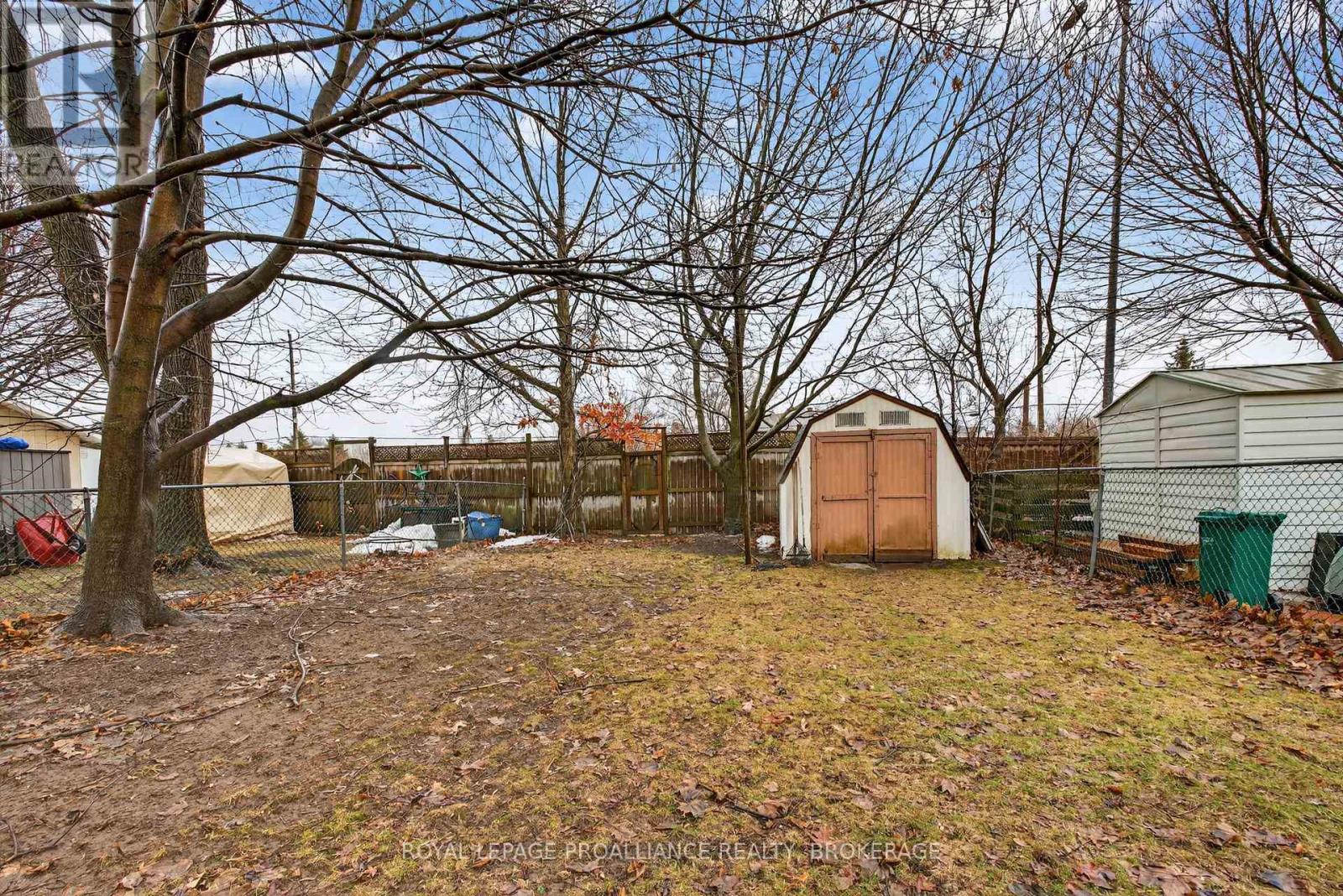 759 SOMERSET CRESCENT - 28