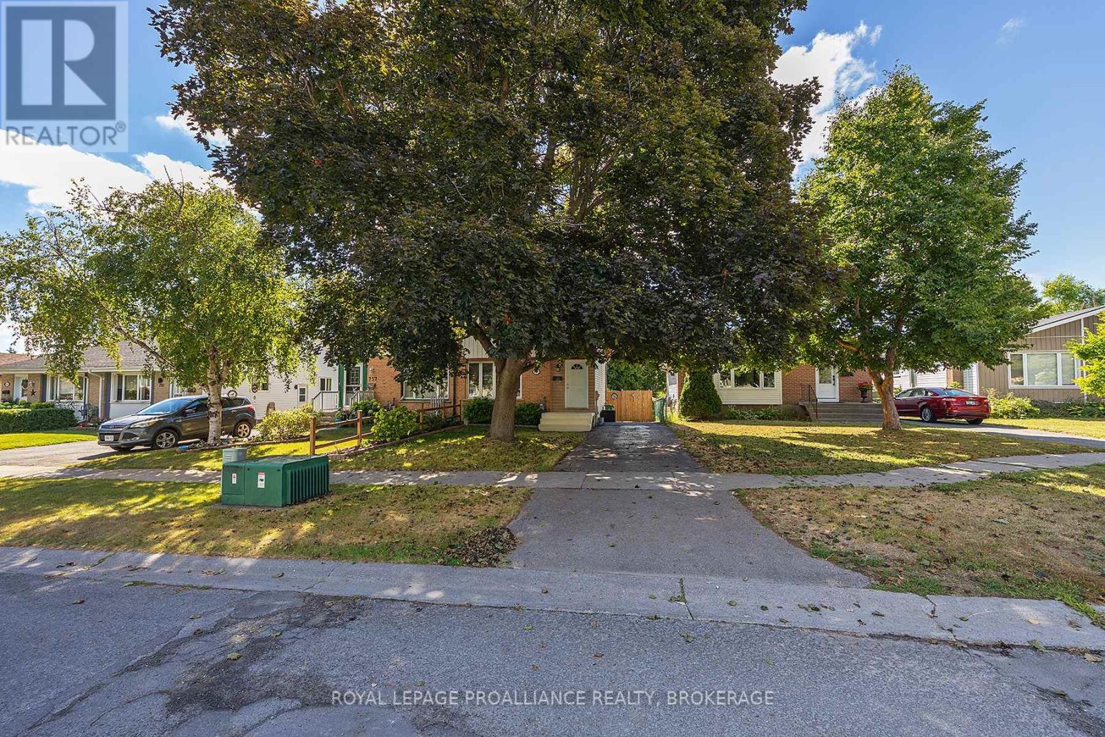 759 SOMERSET CRESCENT - 31