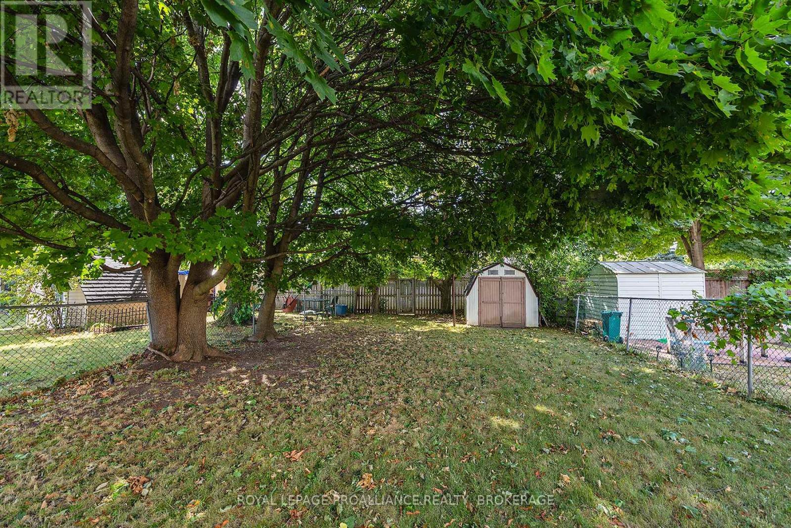 759 SOMERSET CRESCENT - 37