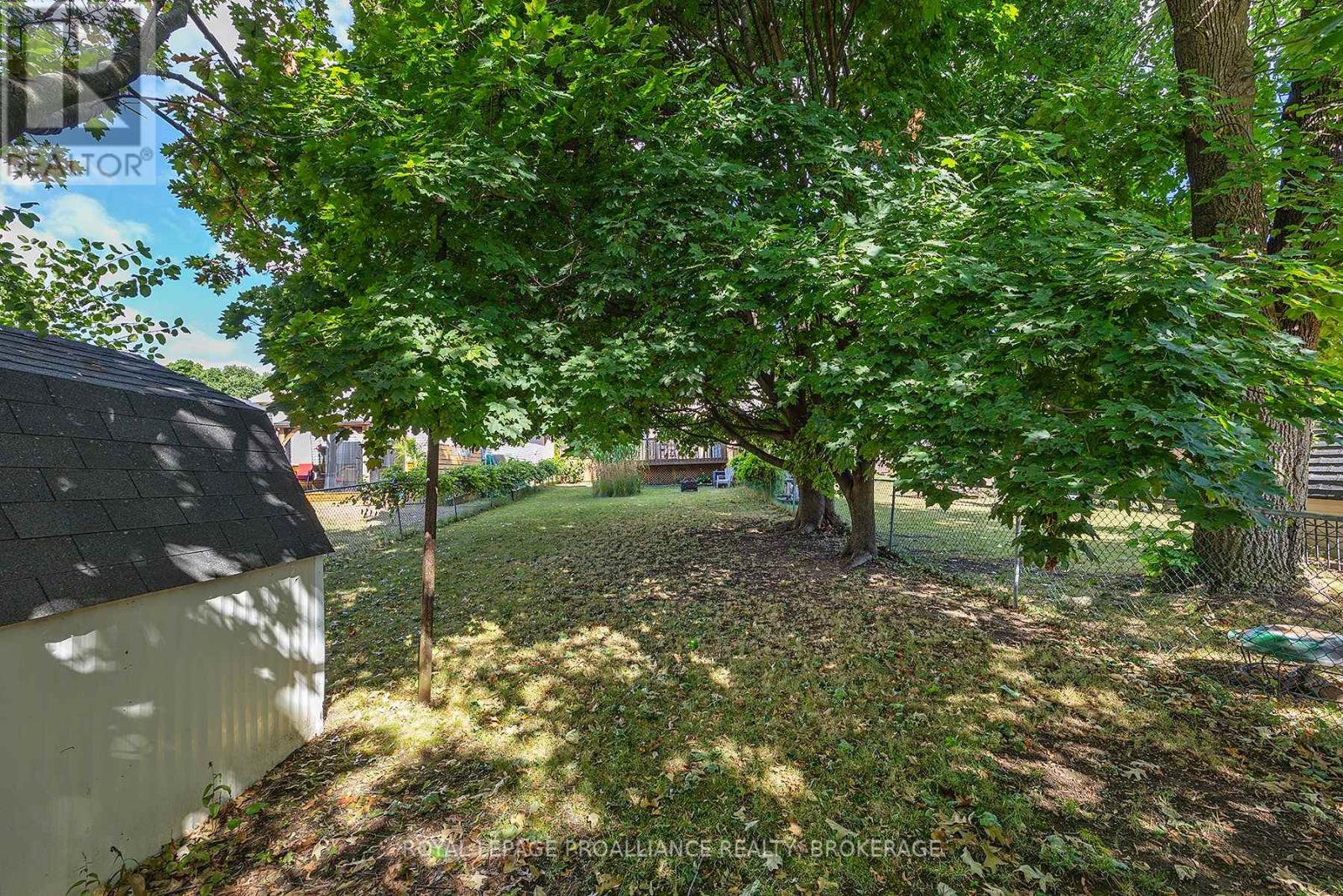 759 SOMERSET CRESCENT - 40