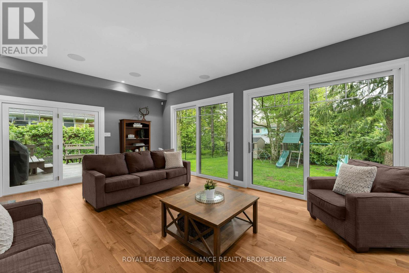 29 HILLCROFT DRIVE - 16