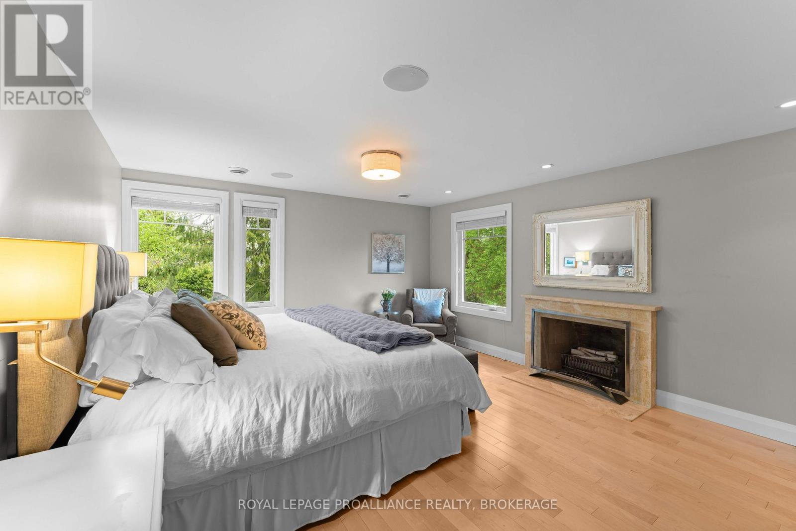 29 HILLCROFT DRIVE - 21
