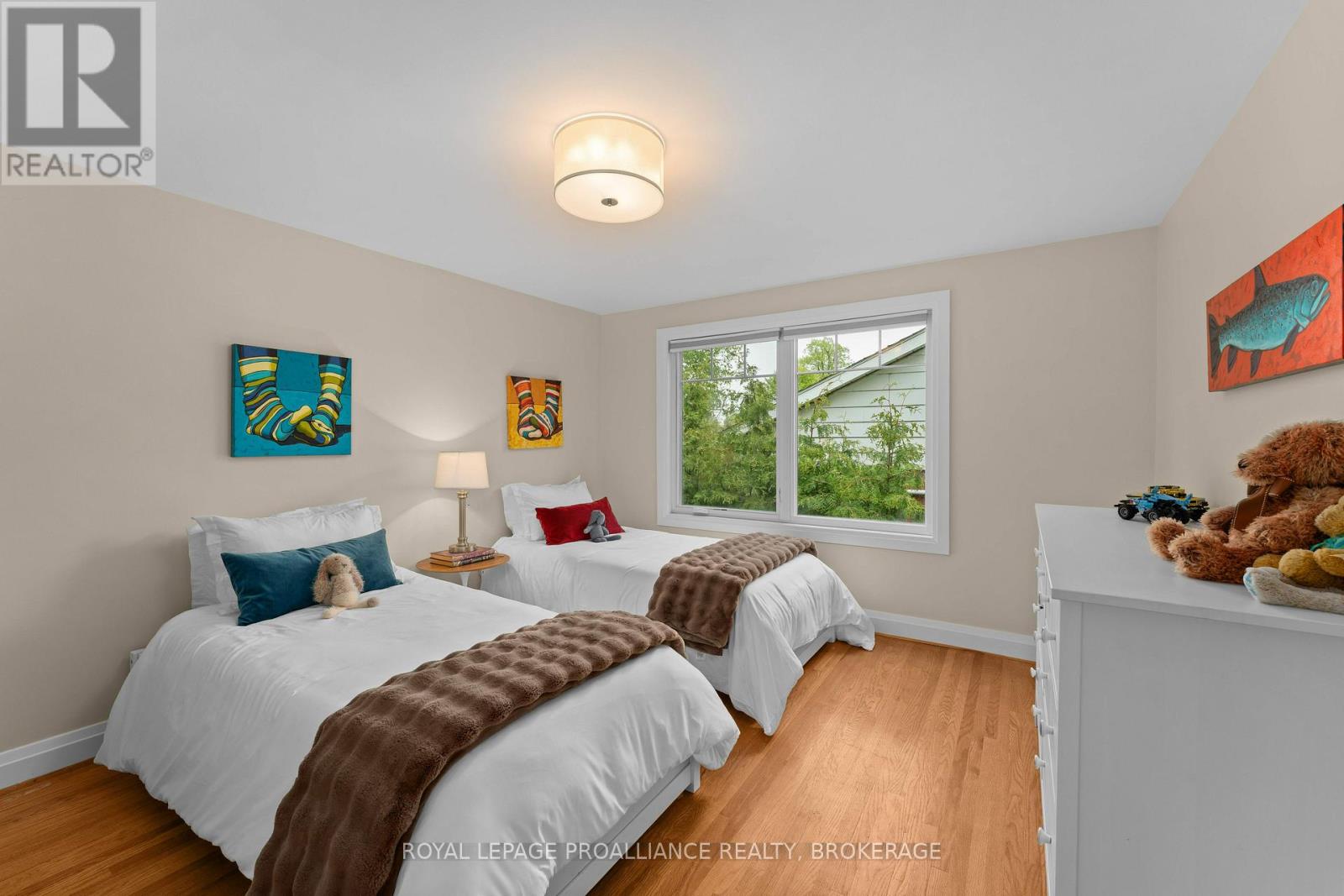 29 HILLCROFT DRIVE - 26