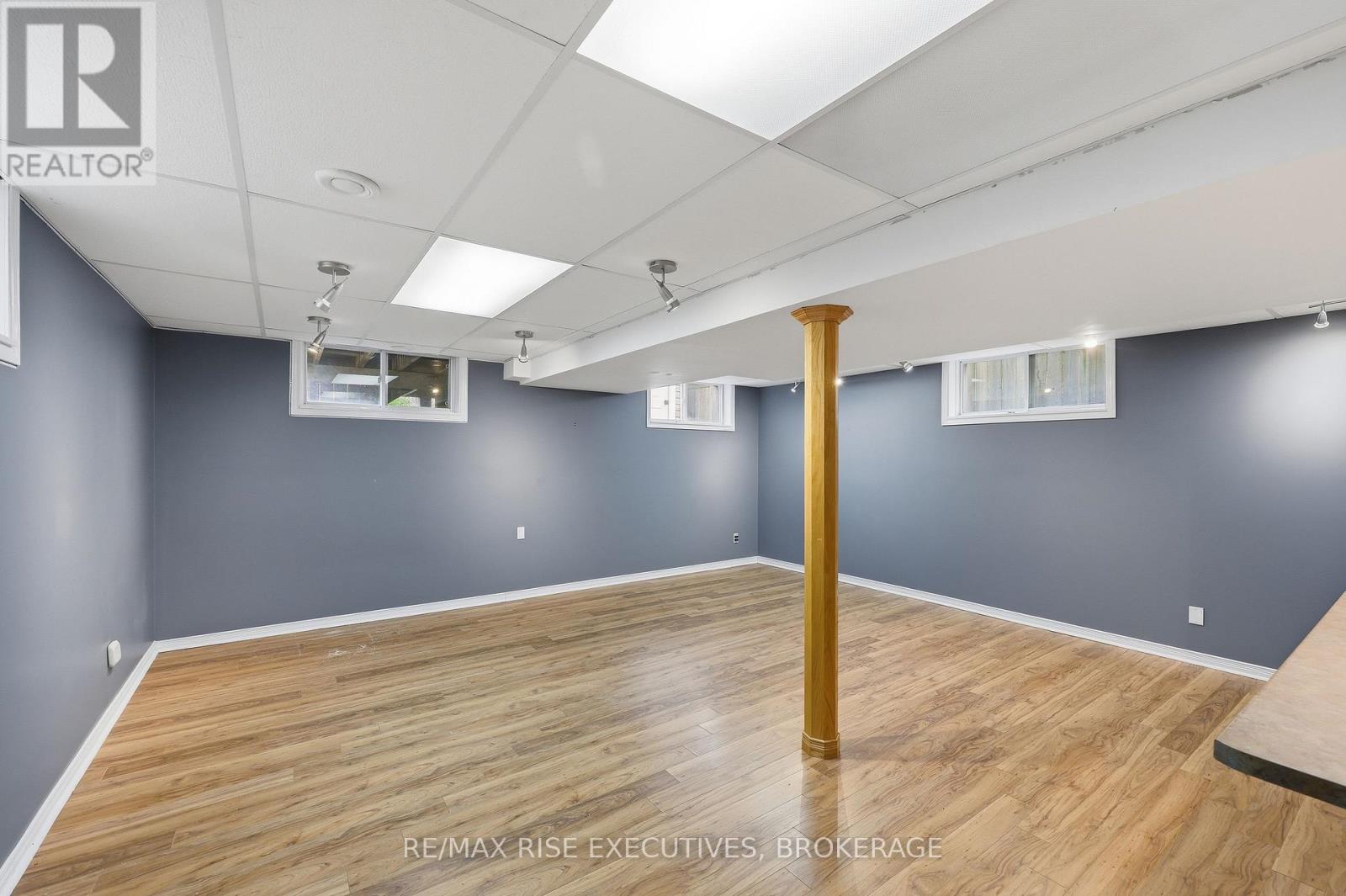 926 BLUFFWOOD AVENUE - 21