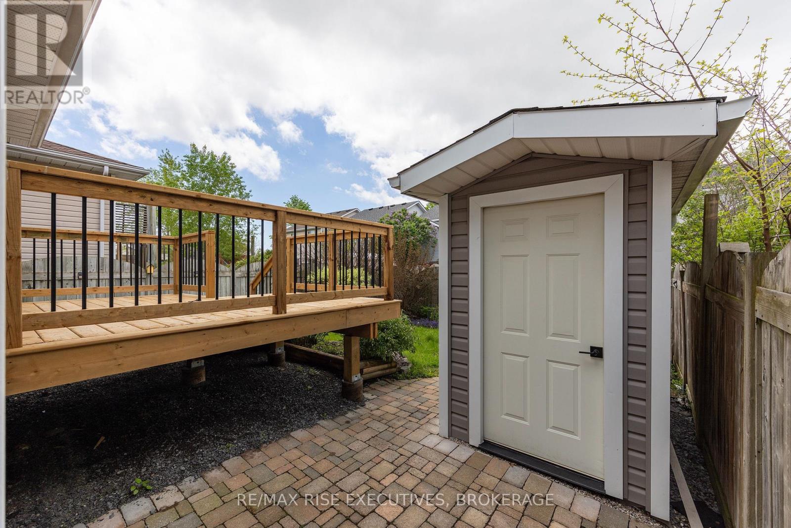 926 BLUFFWOOD AVENUE - 32
