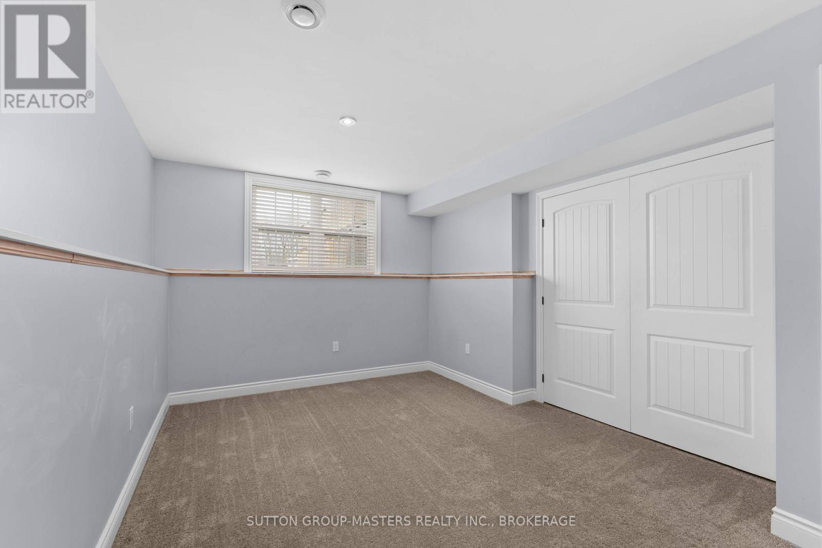 11 DAWSON DRIVE - 31