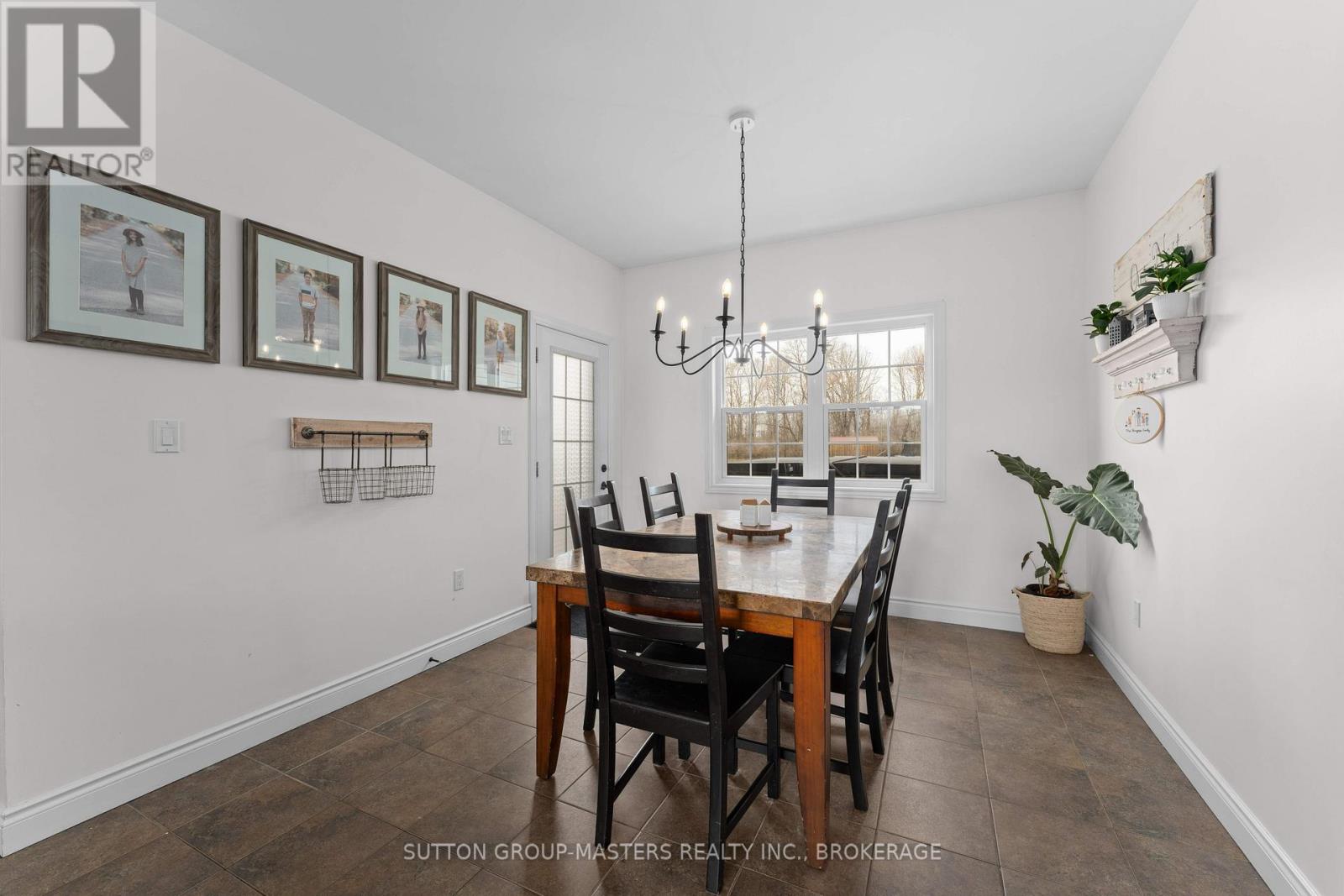11 DAWSON DRIVE - 9