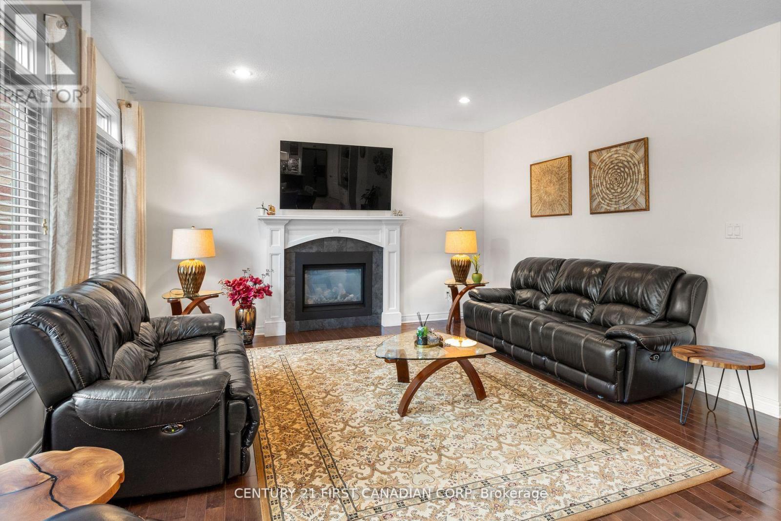 #10 515 SKYLINE AVENUE - 15