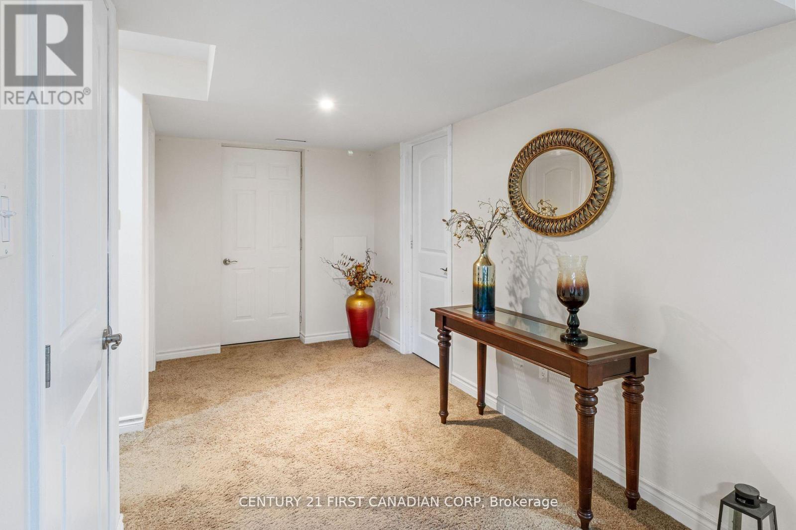 #10 515 SKYLINE AVENUE - 25