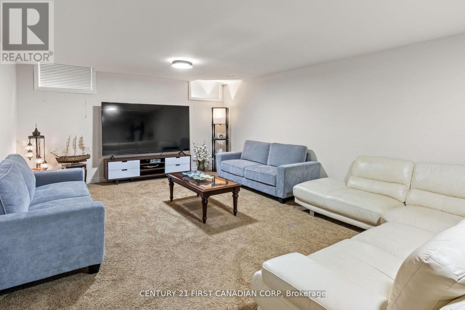 #10 515 SKYLINE AVENUE - 26
