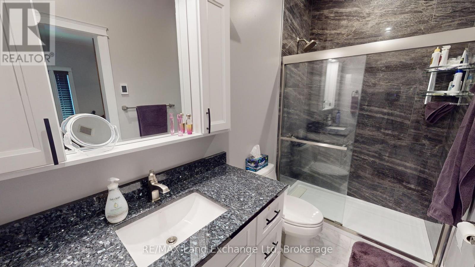 661 GLORIA STREET - 25