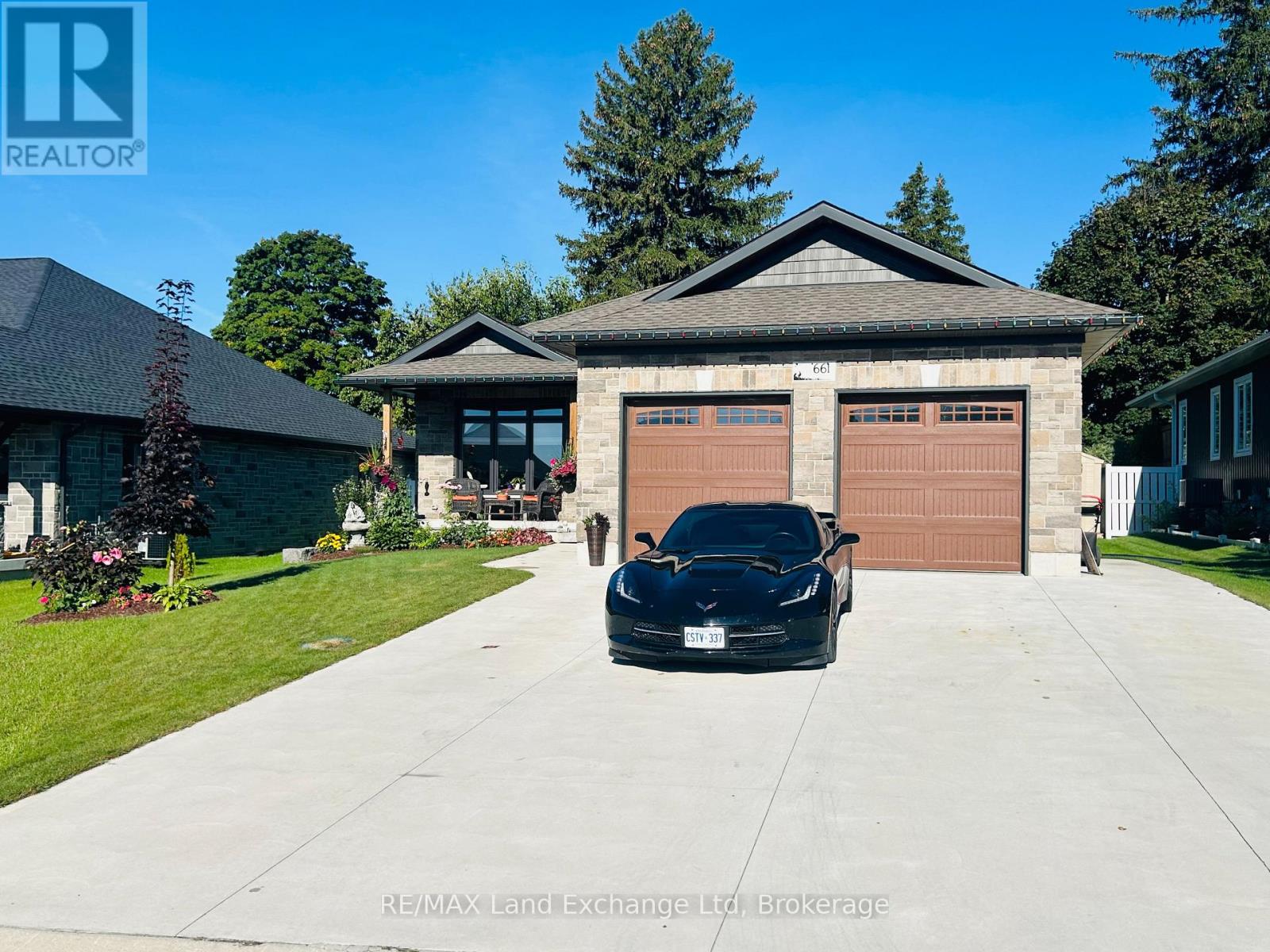 661 GLORIA STREET - 3