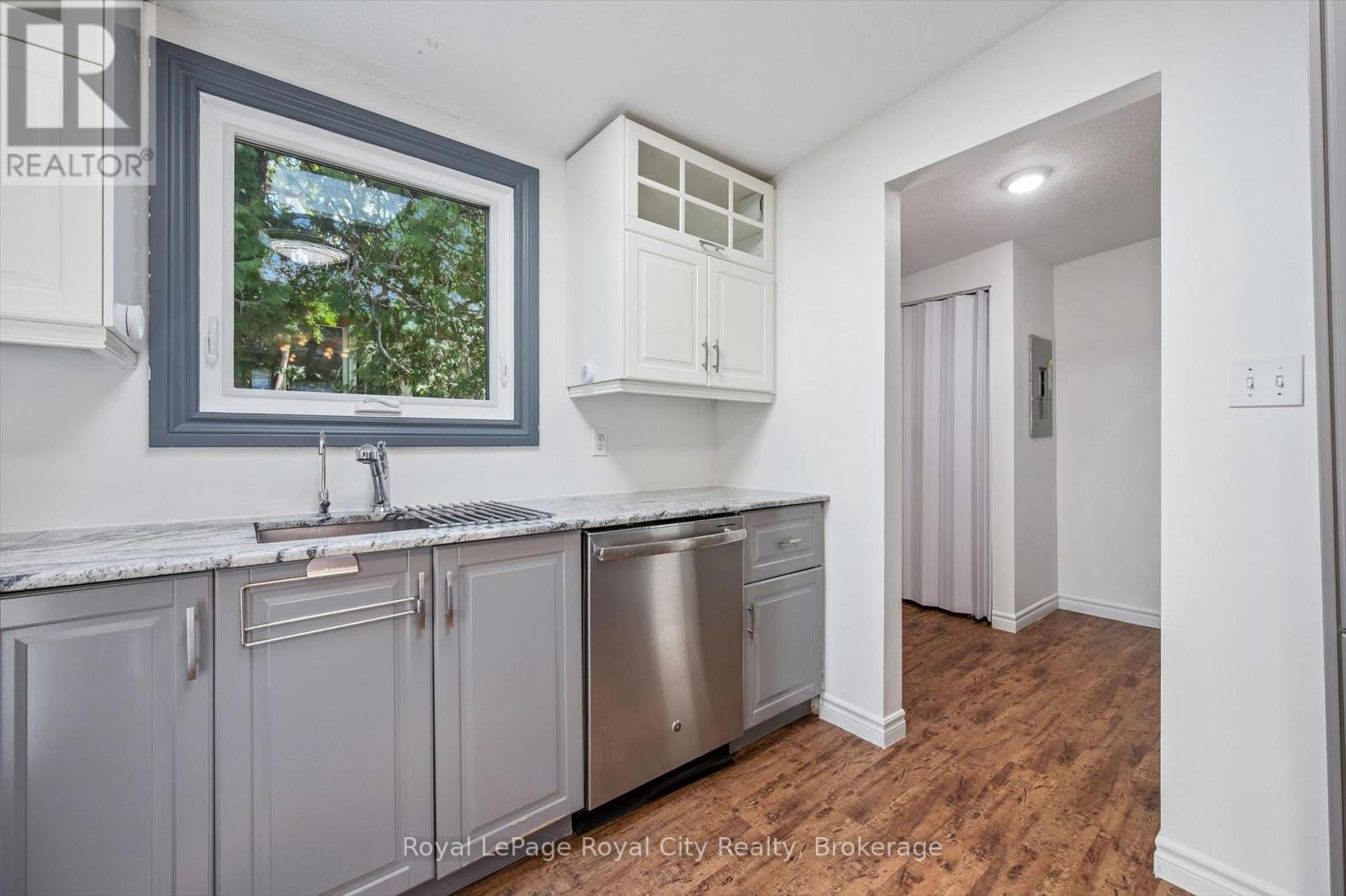 9 BUSH LANE - Image 15