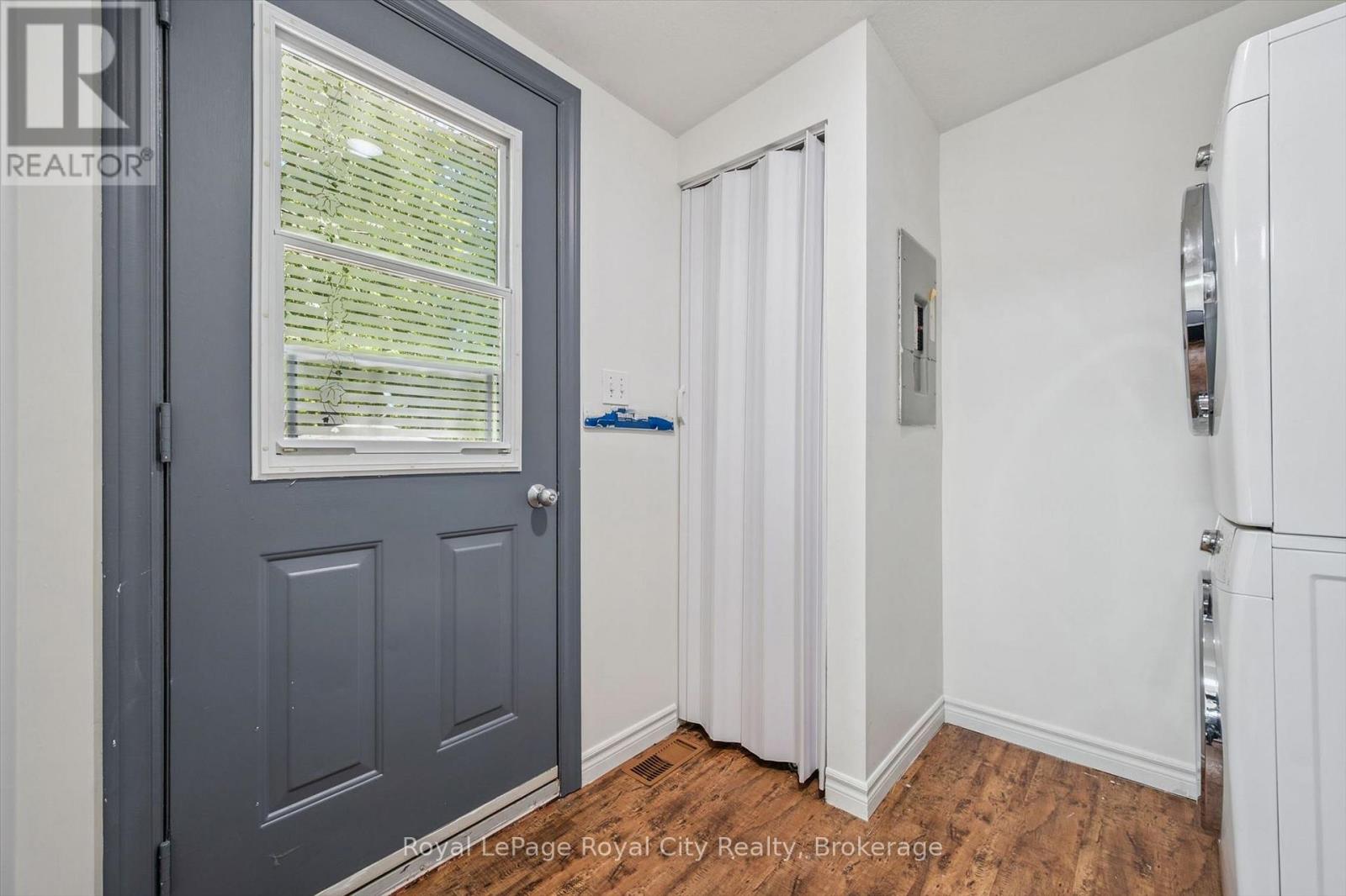 9 BUSH LANE - Image 17