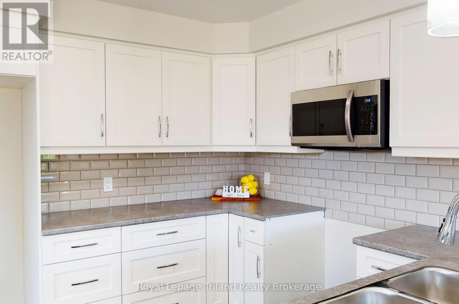 #UNIT B 137 WIMPOLE STREET - 6