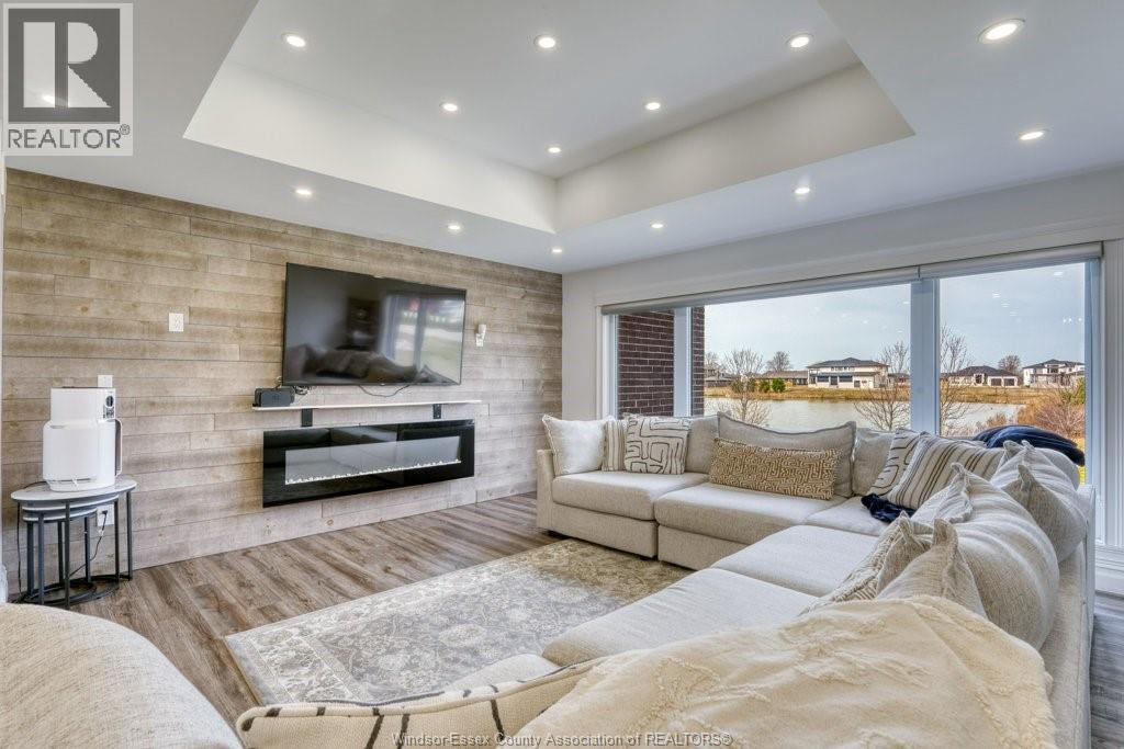 37 AUGUSTA DRIVE - 22