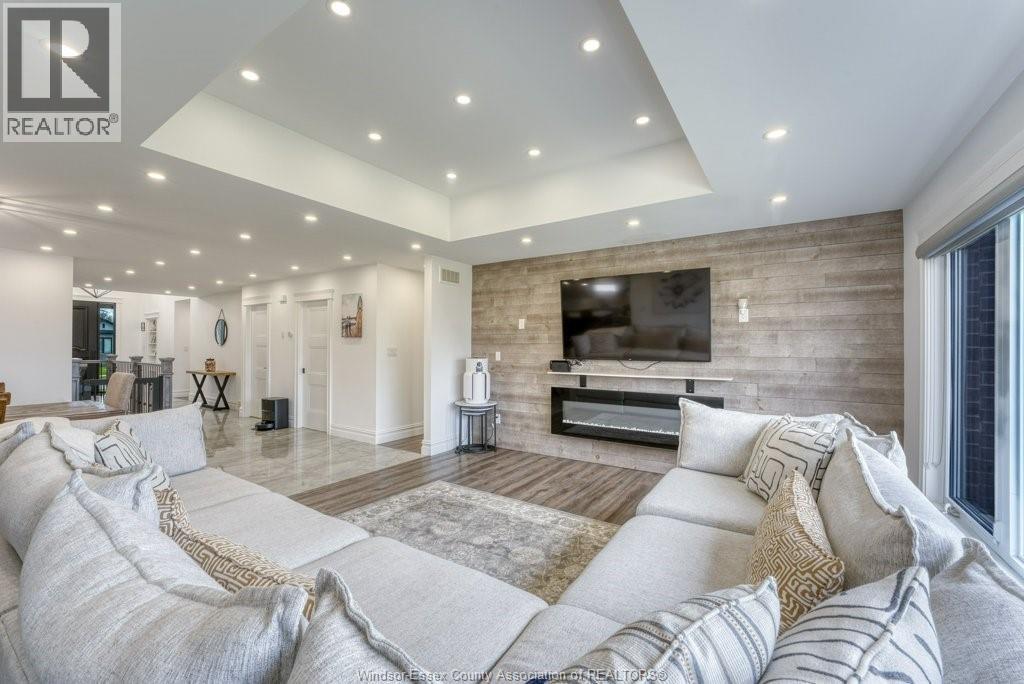 37 AUGUSTA DRIVE - 23
