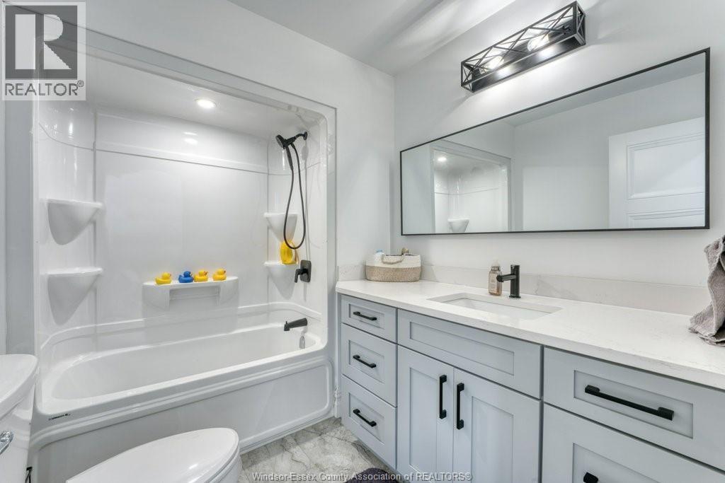 37 AUGUSTA DRIVE - 33