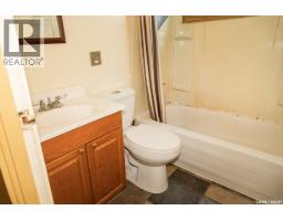 611 Saskatchewan Avenue, Kerrobert, SK S0L1R0 Photo 17