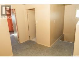 611 Saskatchewan Avenue, Kerrobert, SK S0L1R0 Photo 25