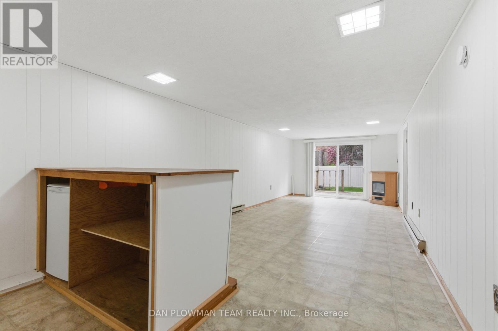 808 CENTRAL PARK BOULEVARD N - 26