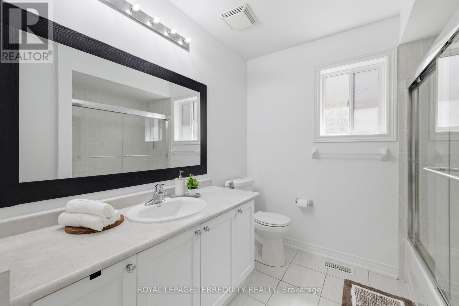 1637 GRANDVIEW STREET N - 30