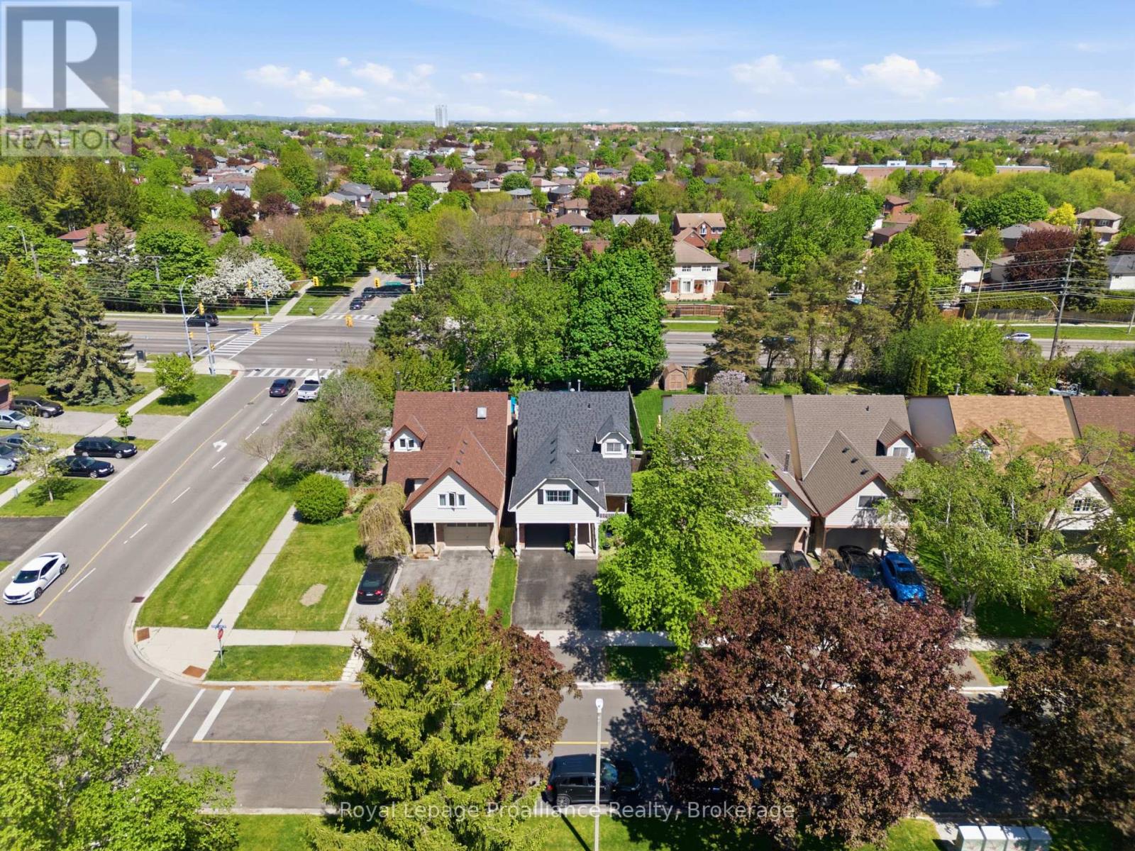 4 HENDERSON DRIVE - 44