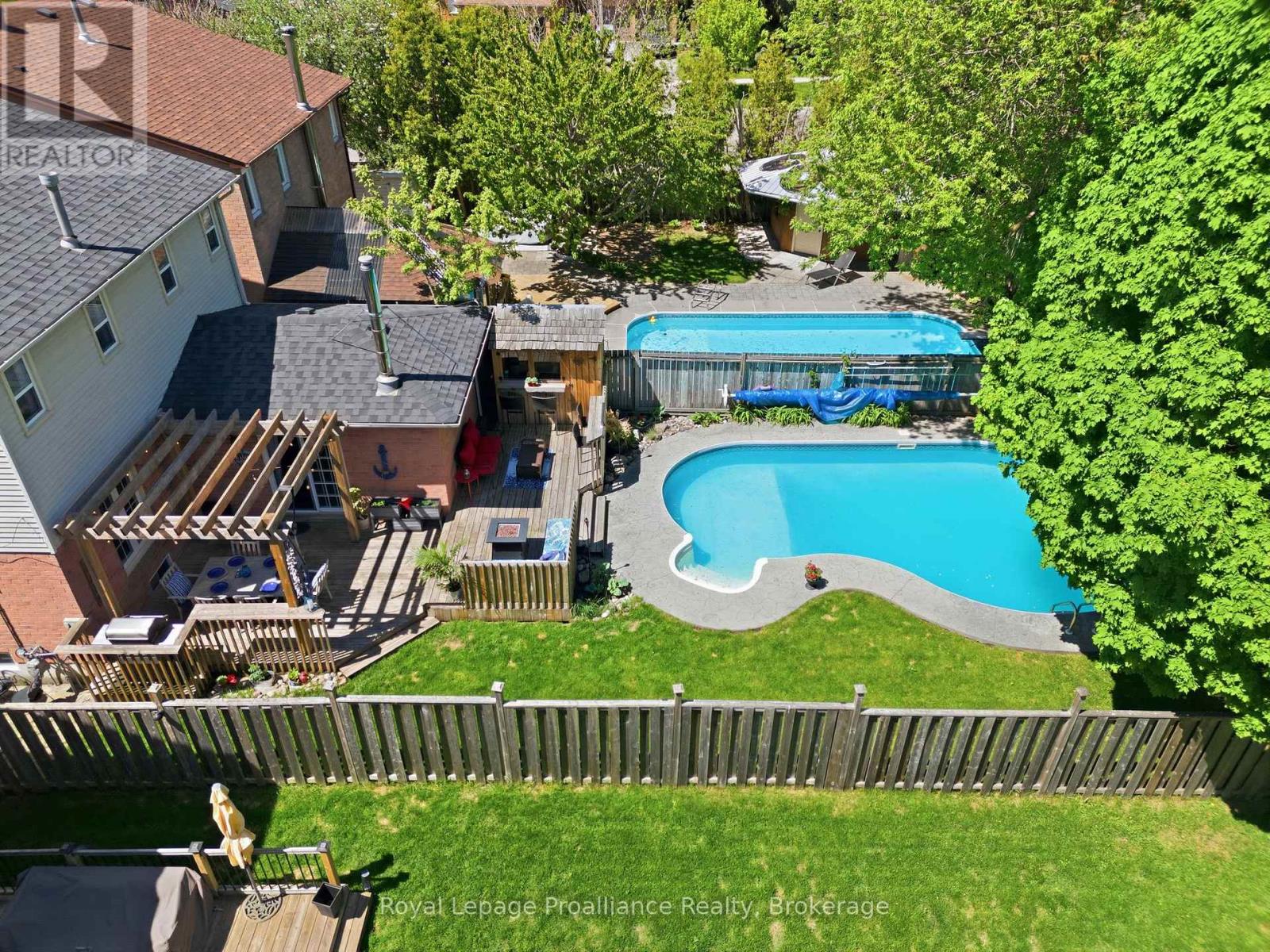 4 HENDERSON DRIVE - 40