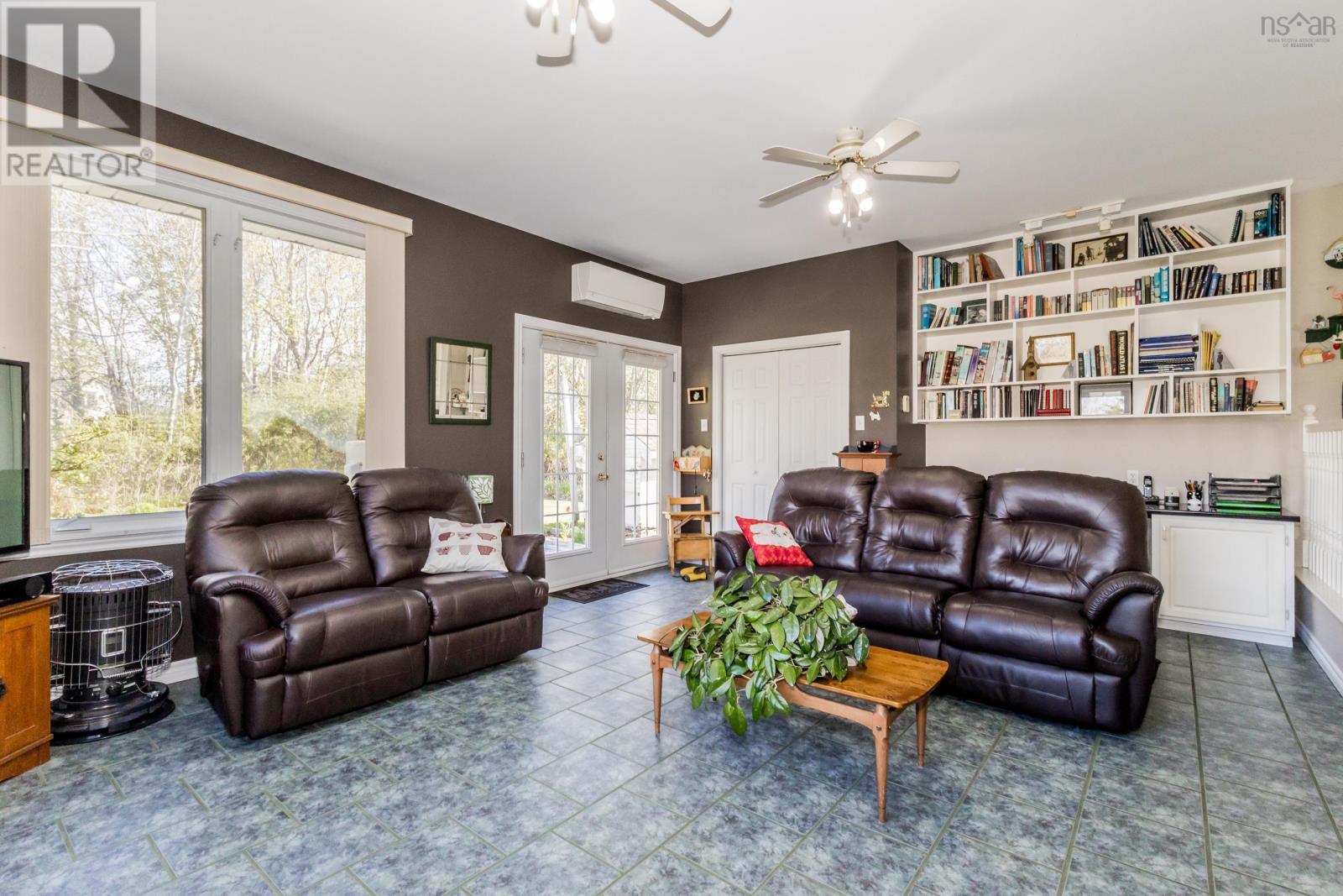 206 Centennial Drive - 13