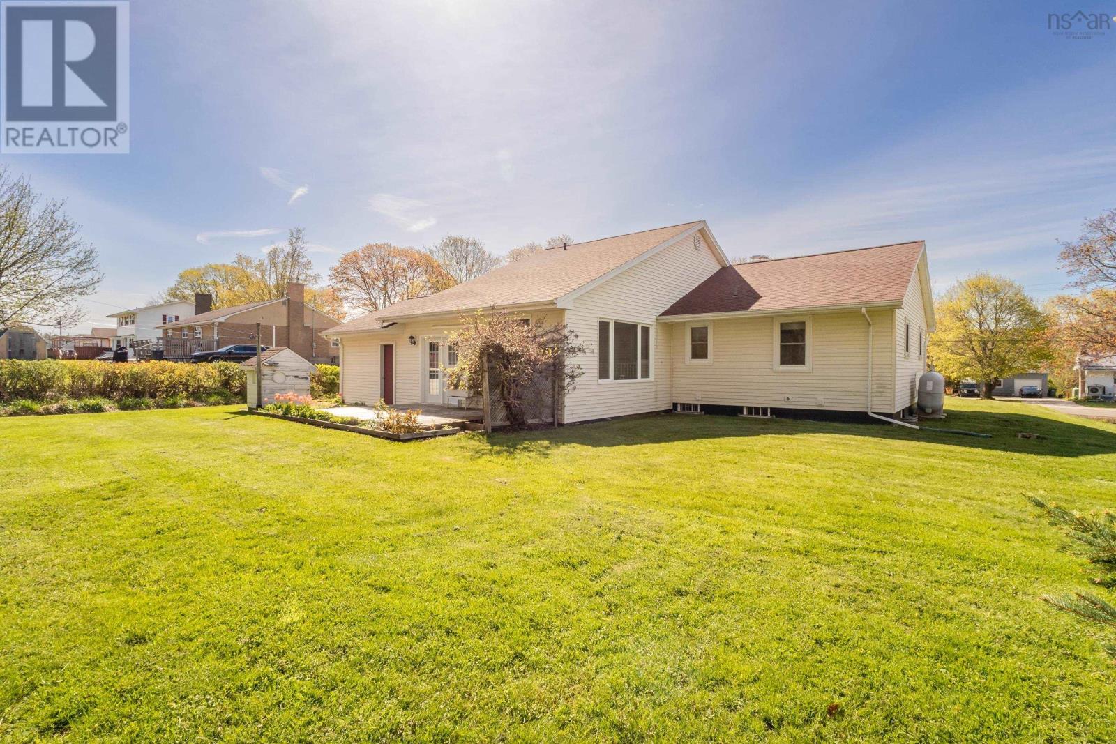 206 Centennial Drive - 4