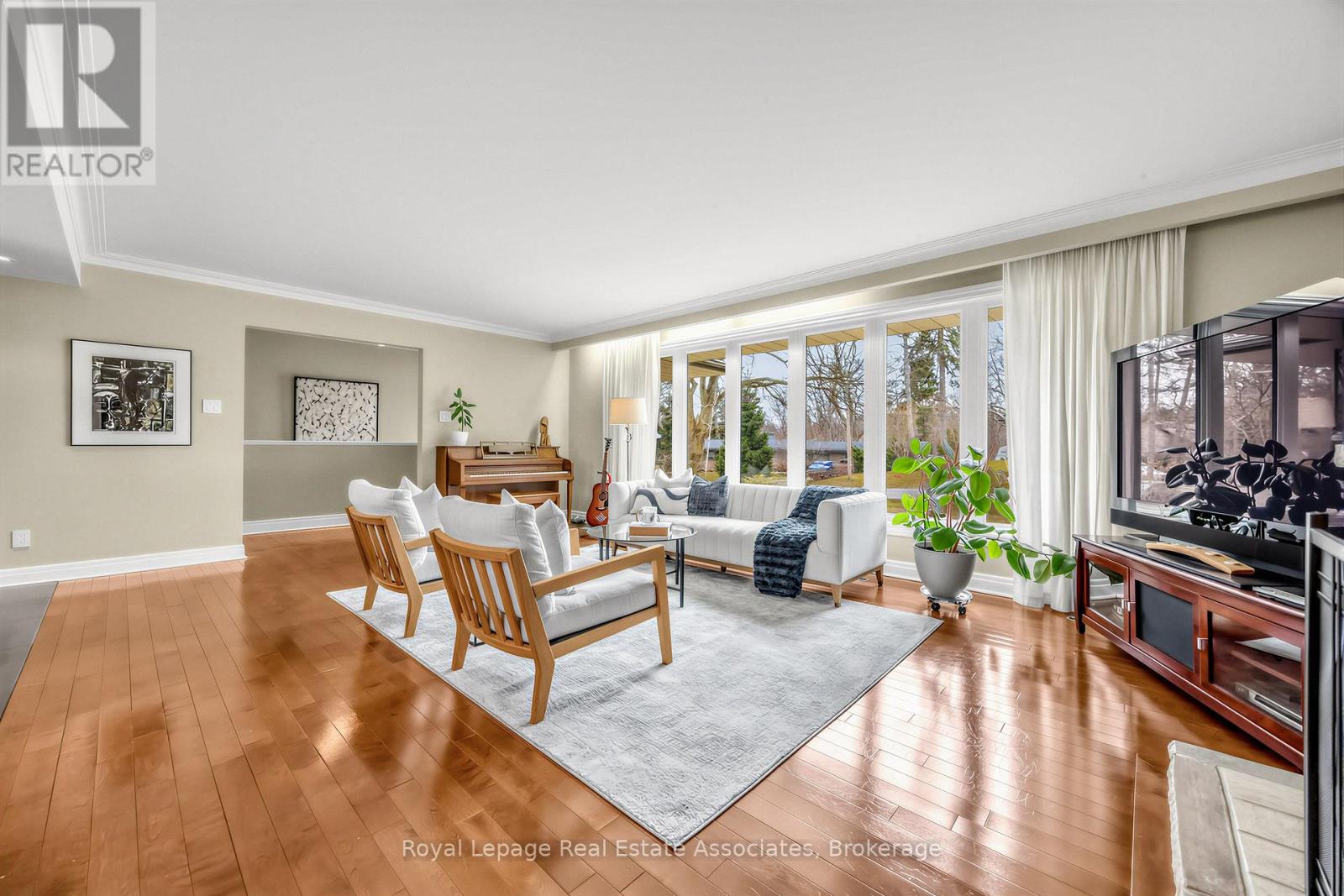 1561 PINETREE CRESCENT - 10
