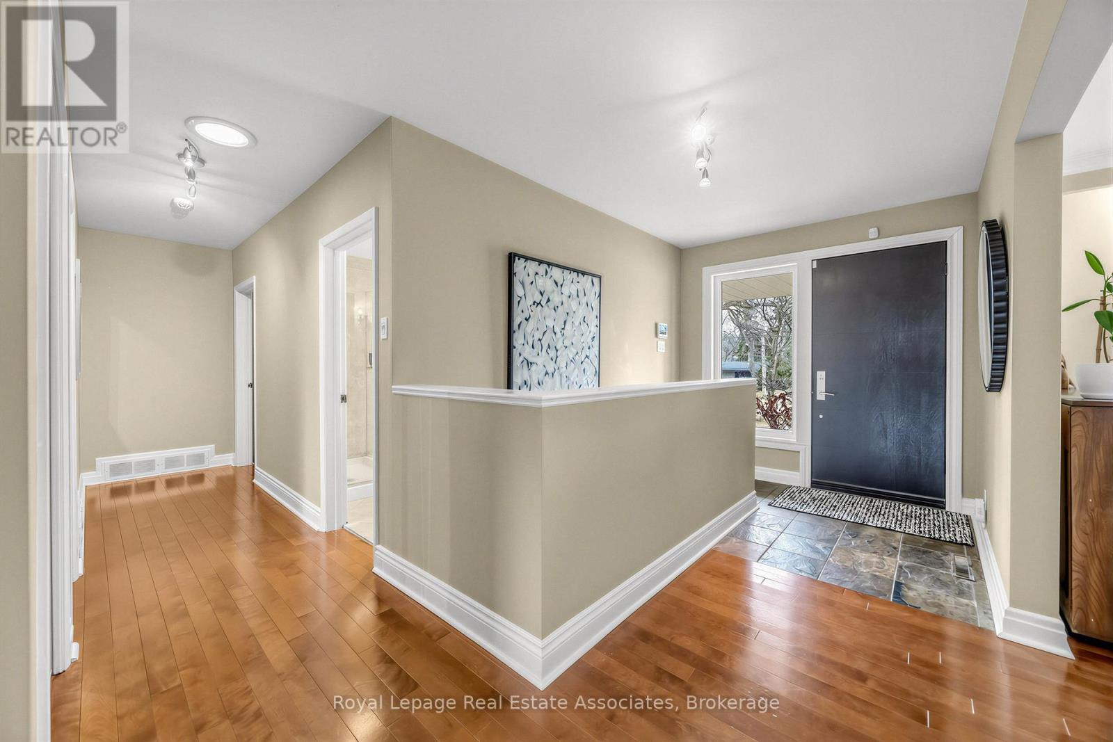 1561 PINETREE CRESCENT - Image 2
