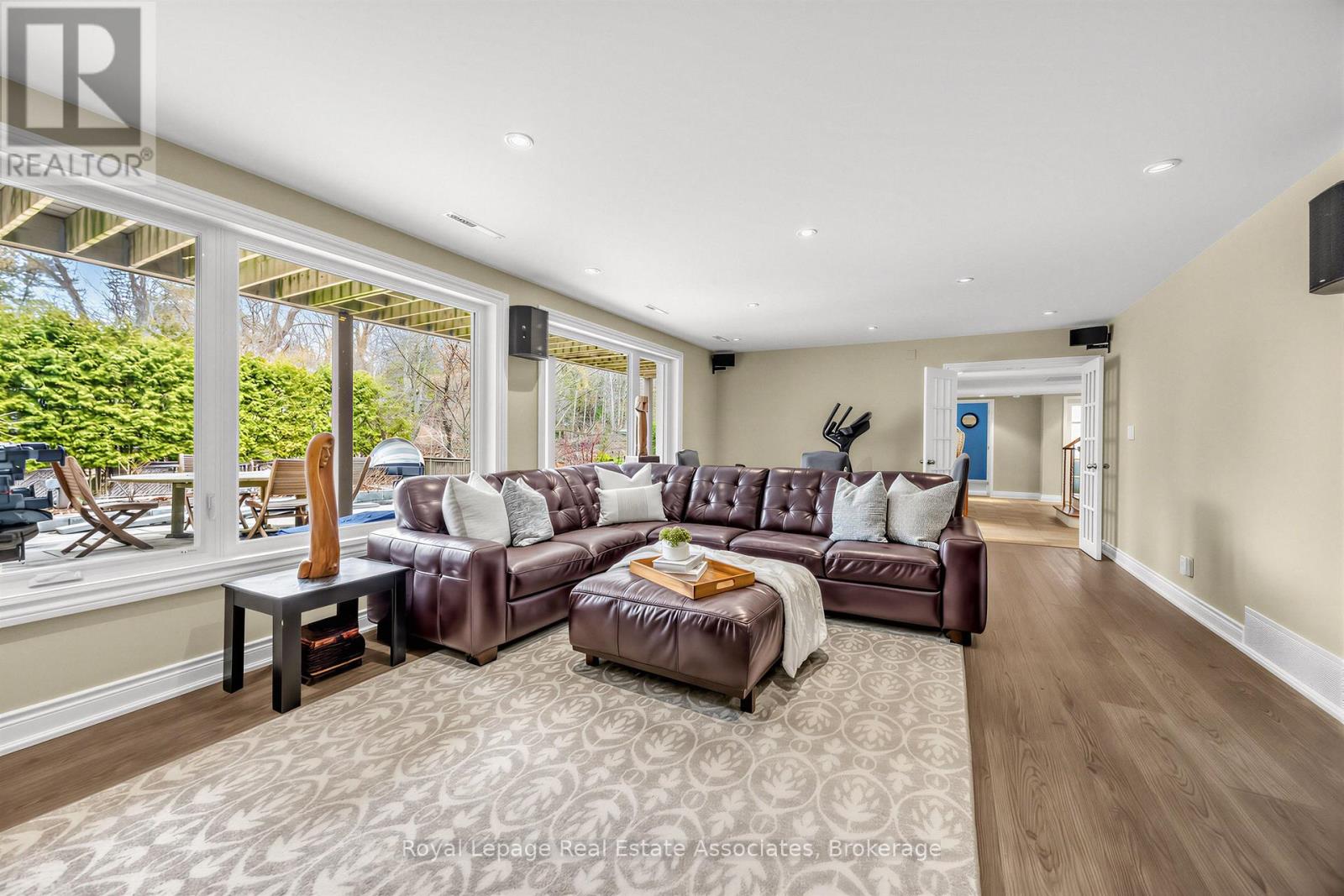 1561 PINETREE CRESCENT - 25