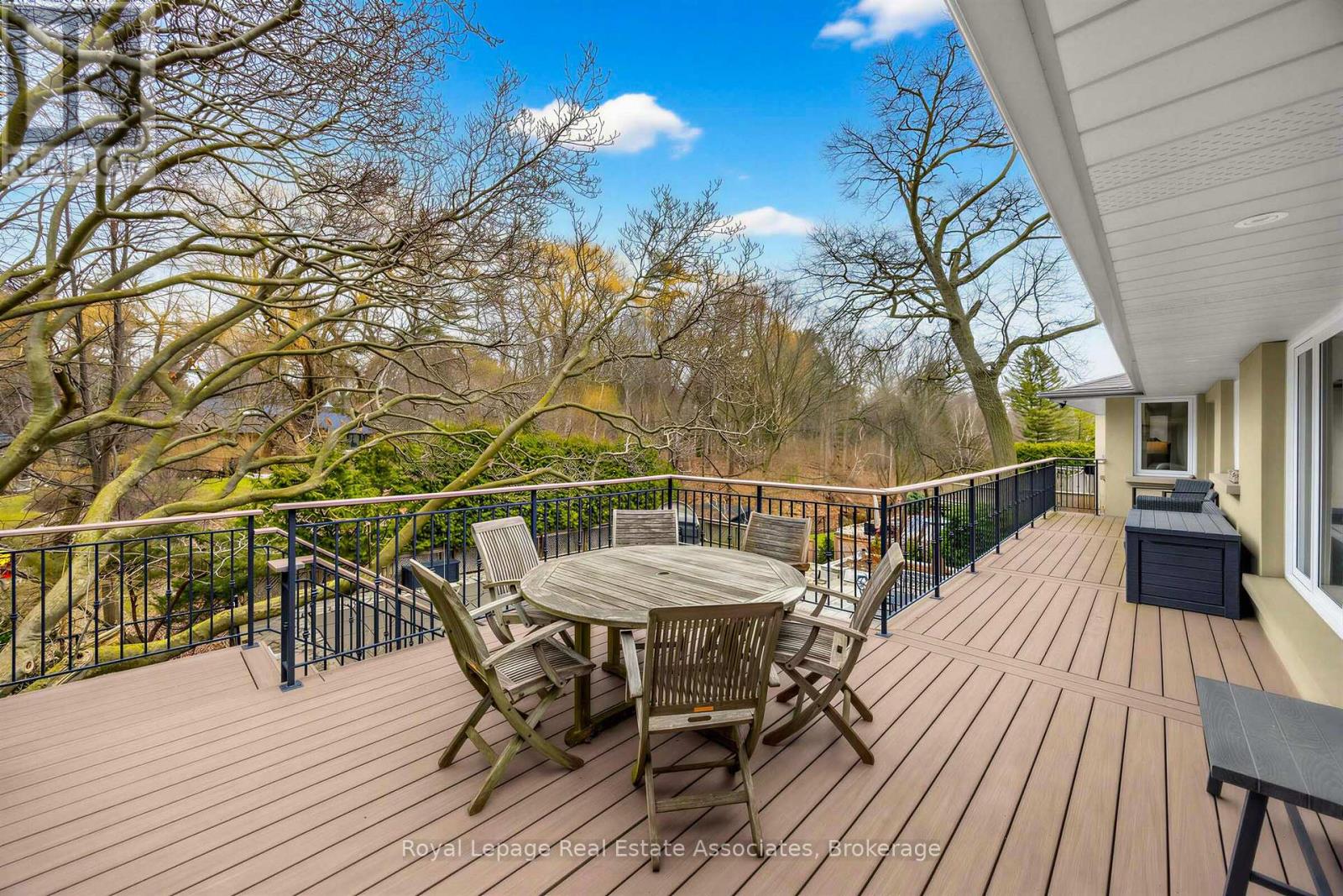 1561 PINETREE CRESCENT - 32