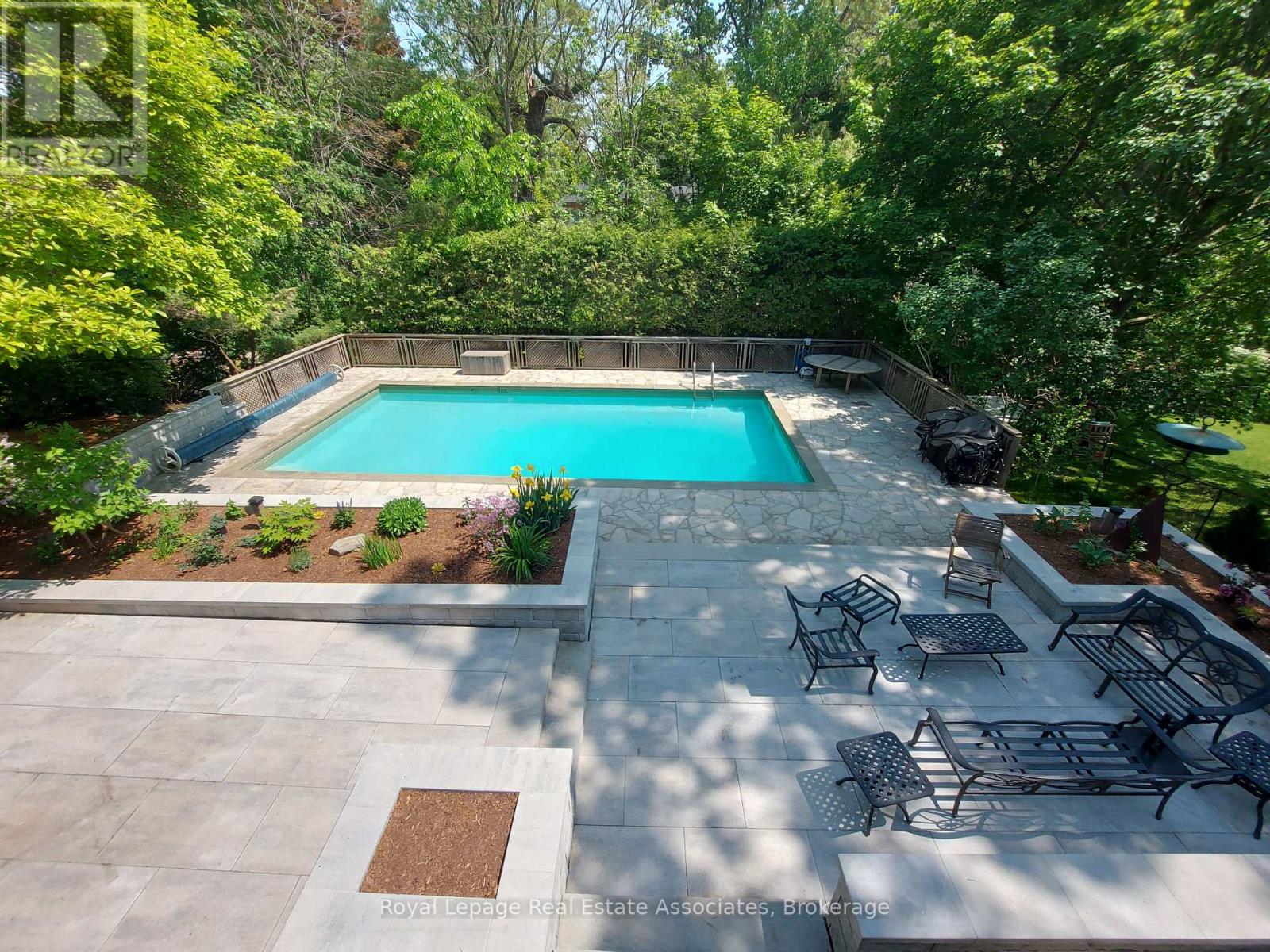 1561 PINETREE CRESCENT - 33