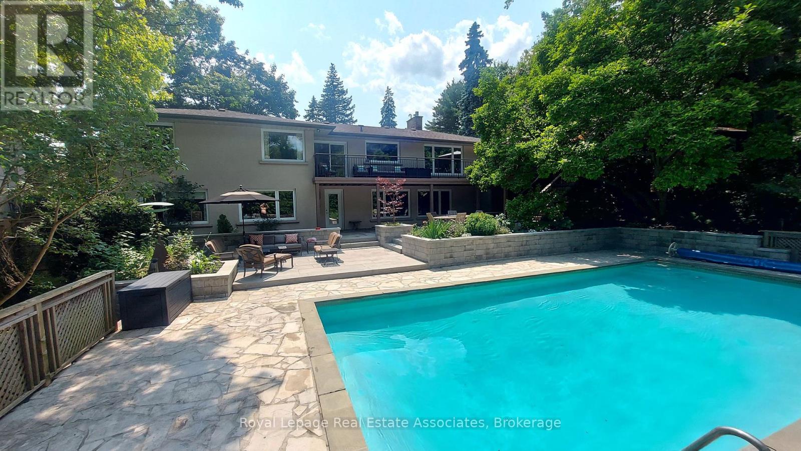 1561 PINETREE CRESCENT - 36