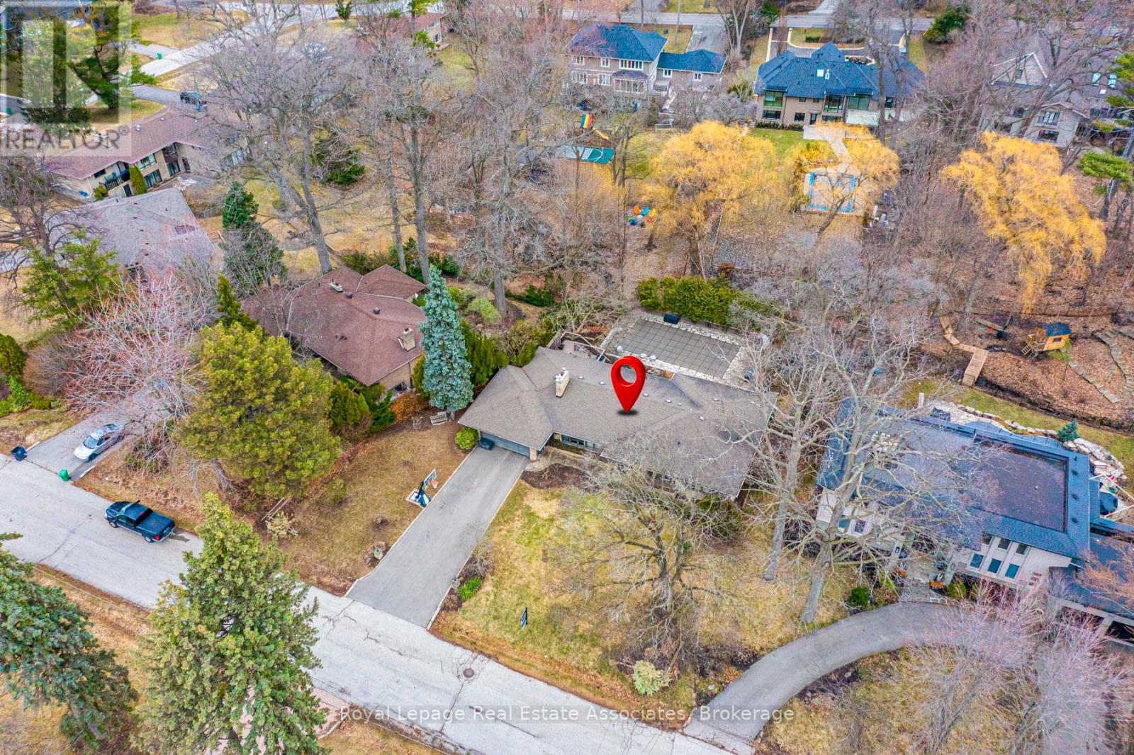 1561 PINETREE CRESCENT - 39