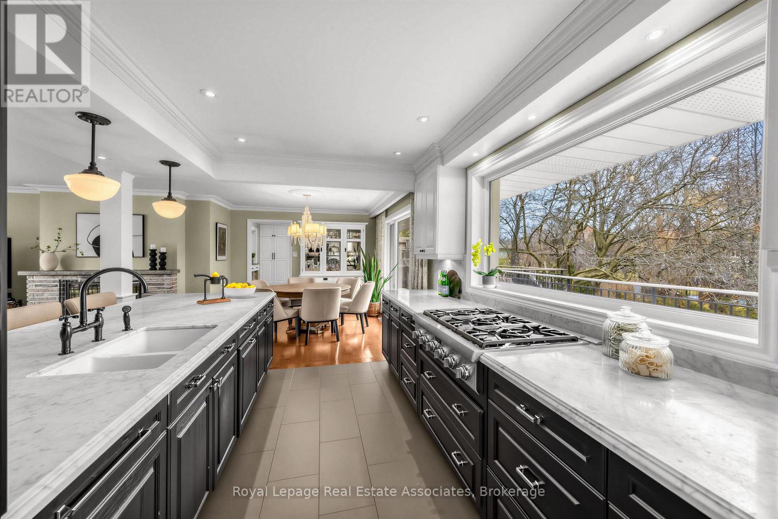 1561 PINETREE CRESCENT - 4