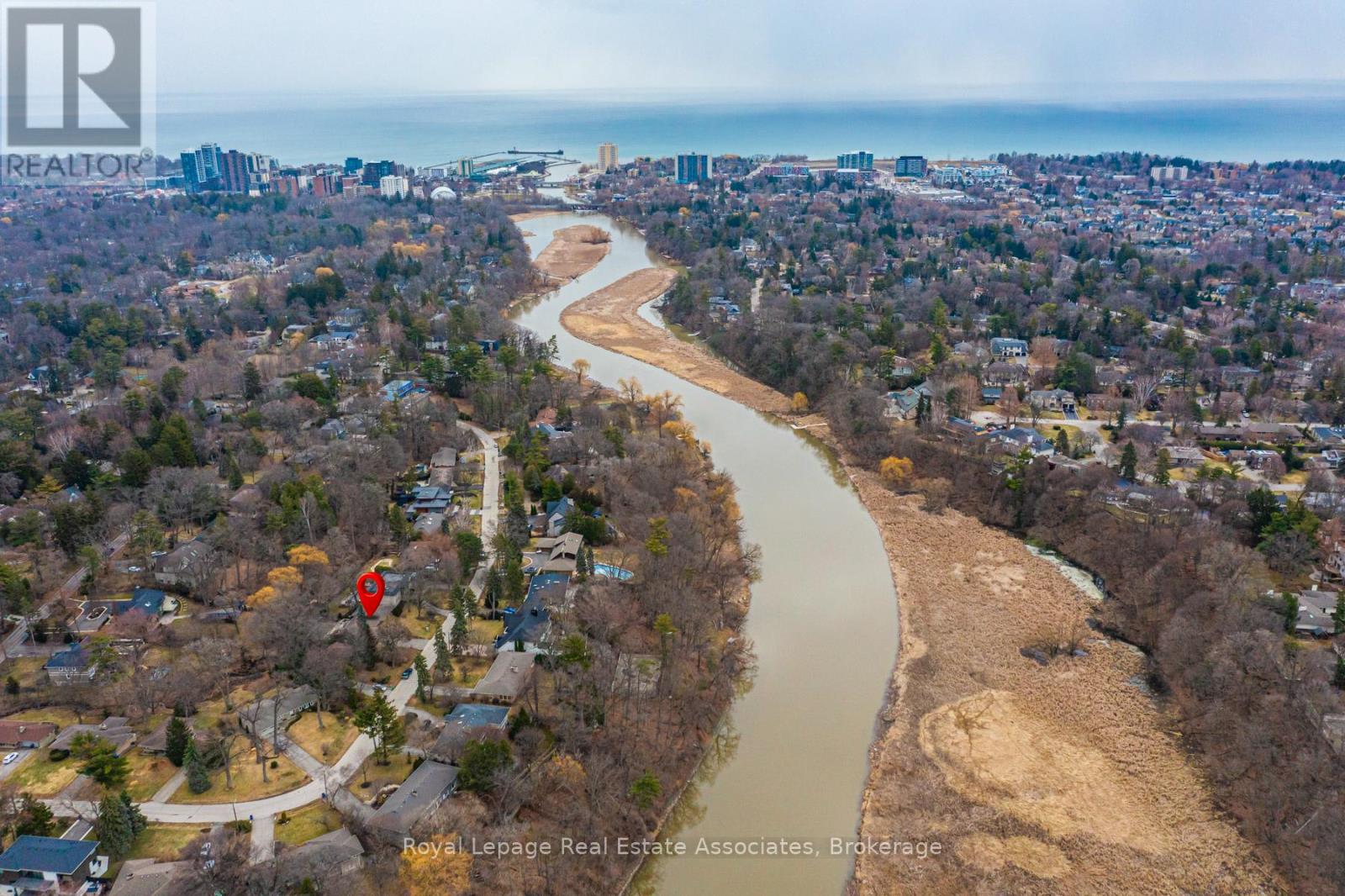 1561 PINETREE CRESCENT - 42