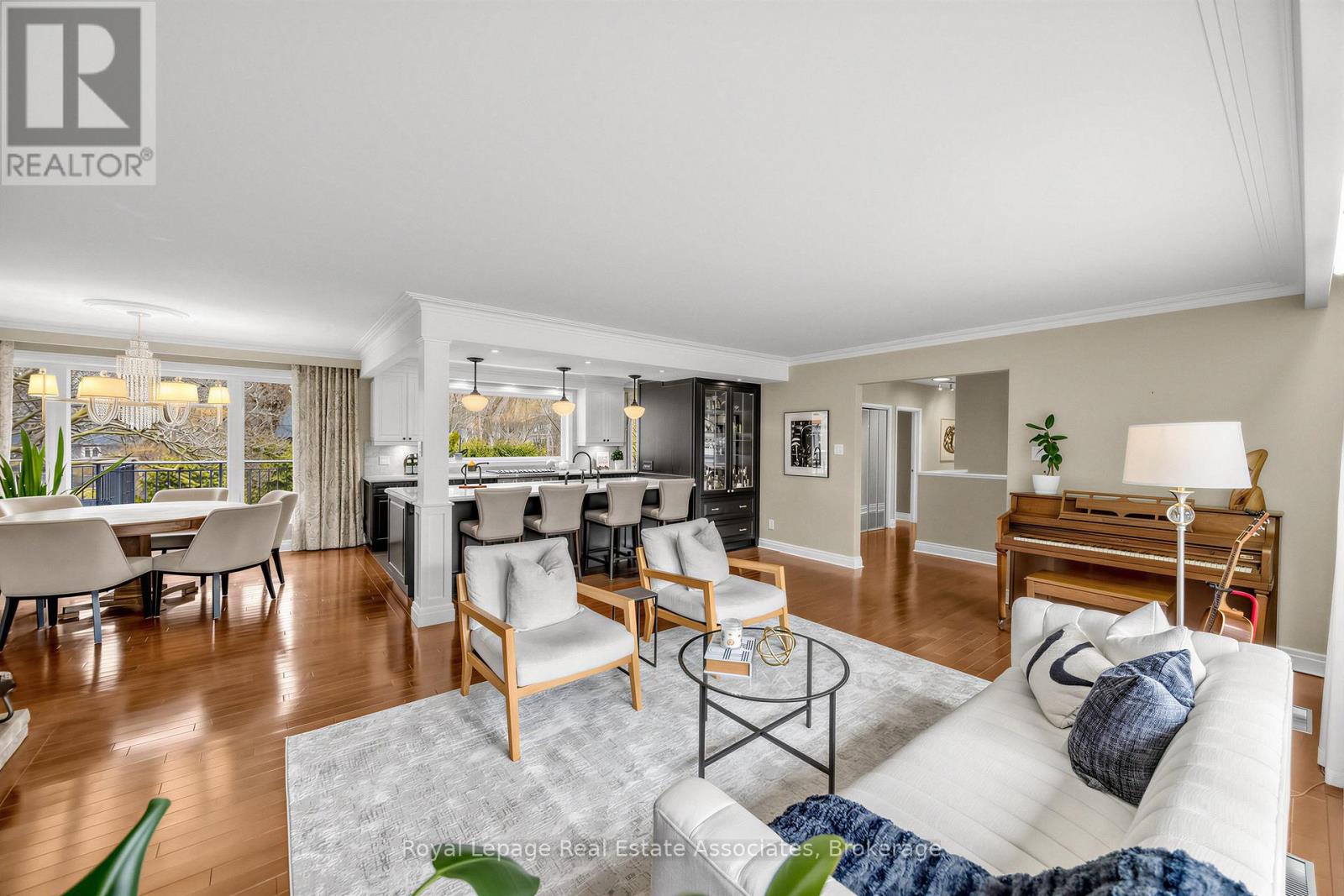 1561 PINETREE CRESCENT - 8