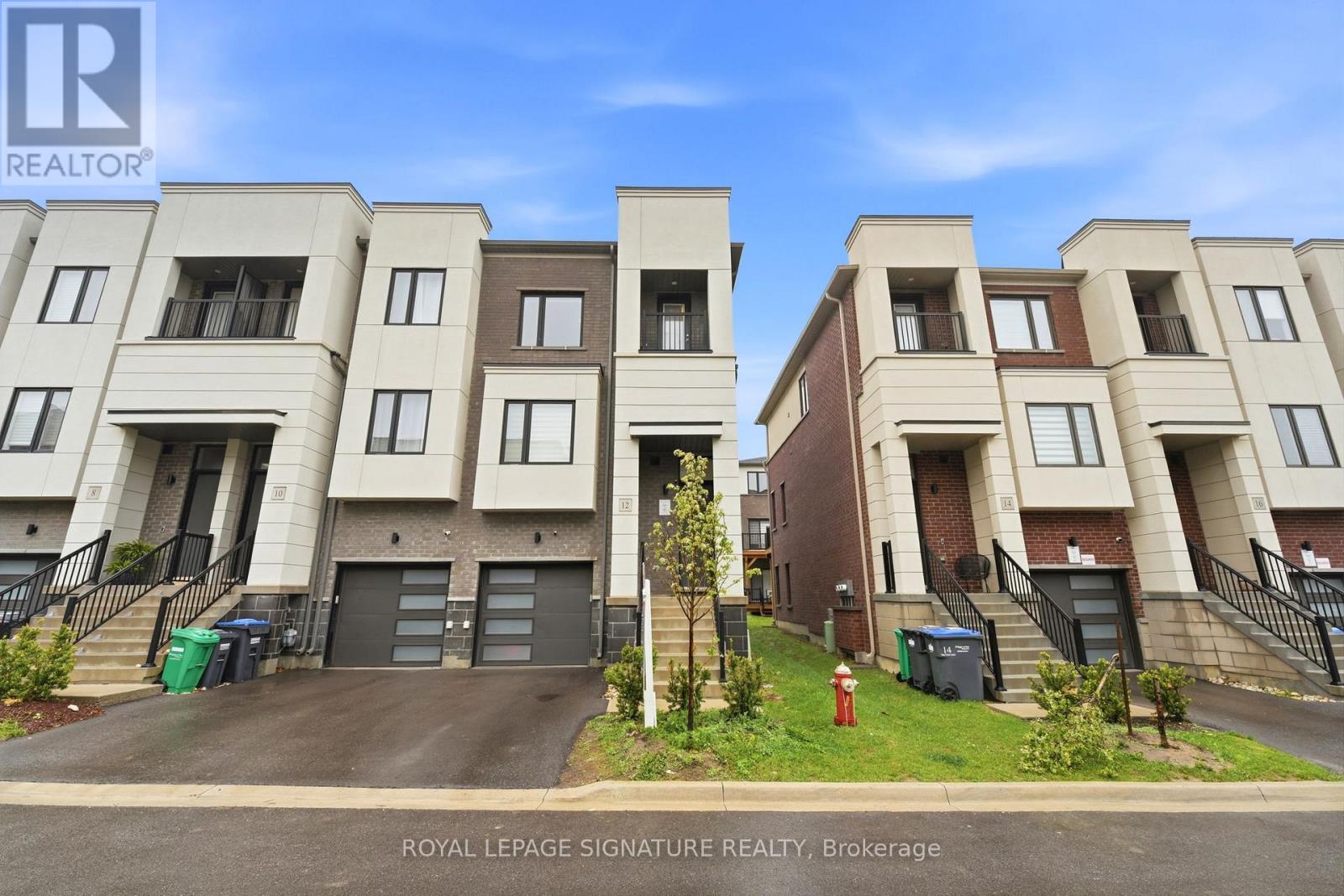 12 HEATHROW LANE - 1