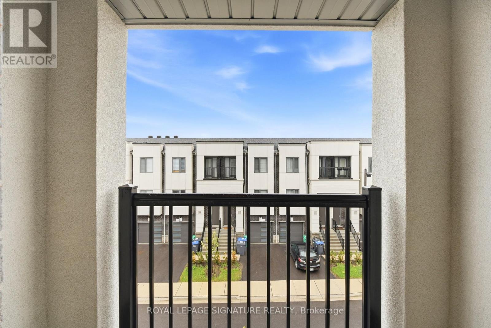 12 HEATHROW LANE - 19