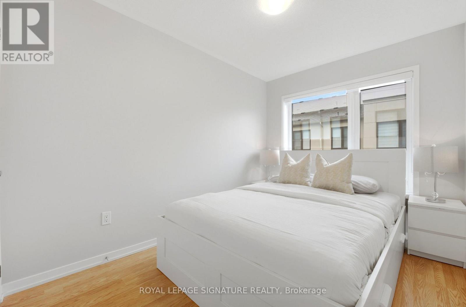 12 HEATHROW LANE - 22