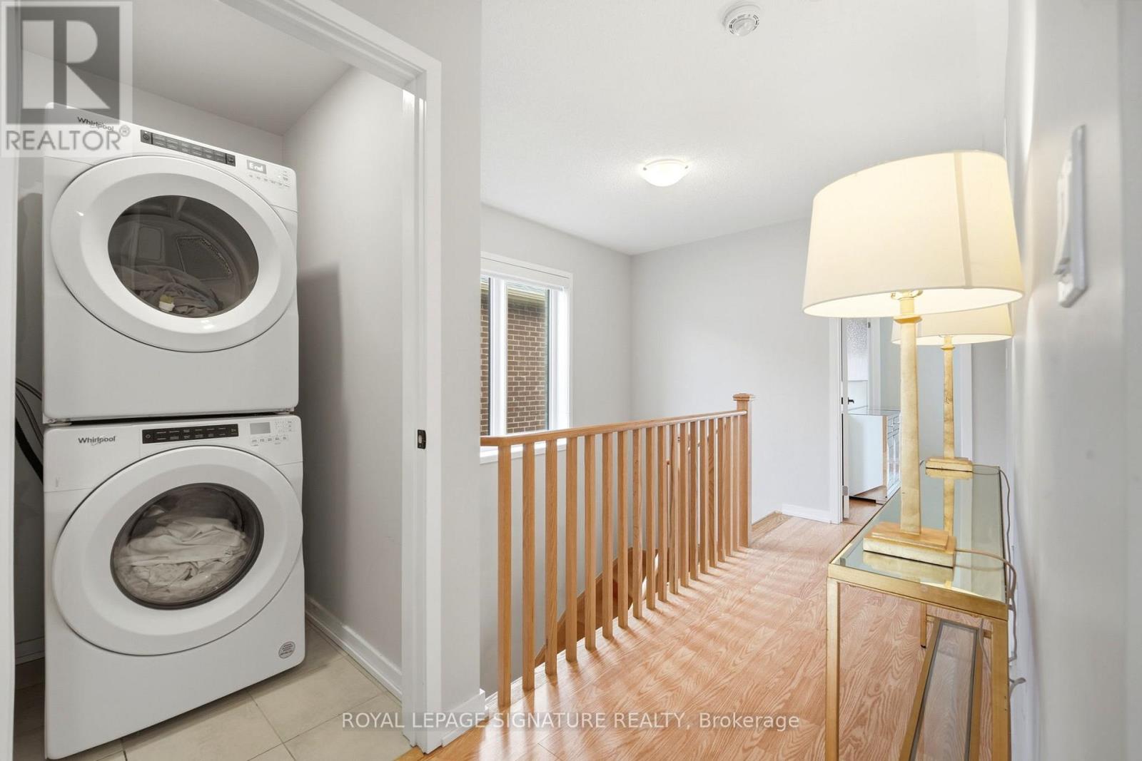 12 HEATHROW LANE - 25