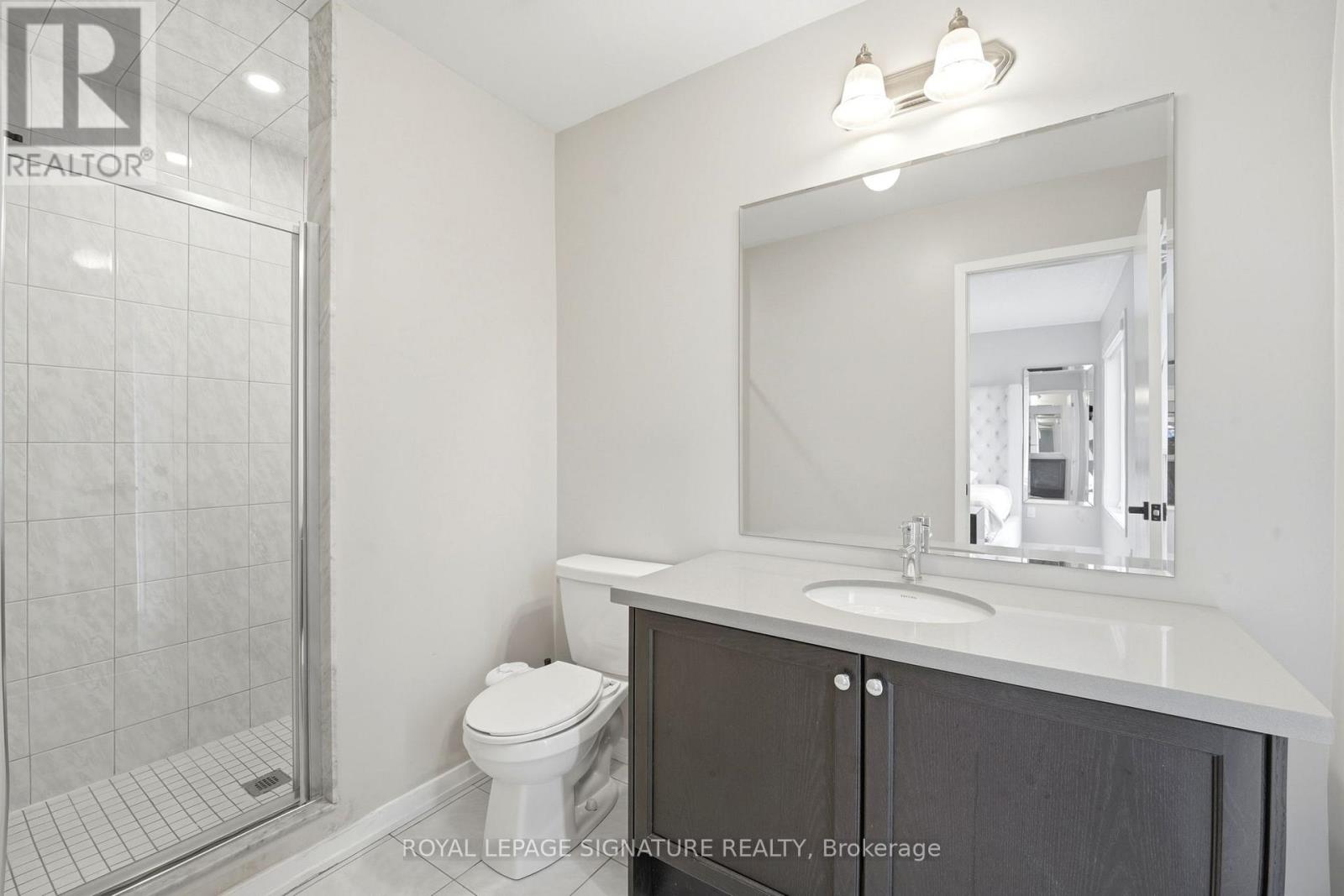12 HEATHROW LANE - 30